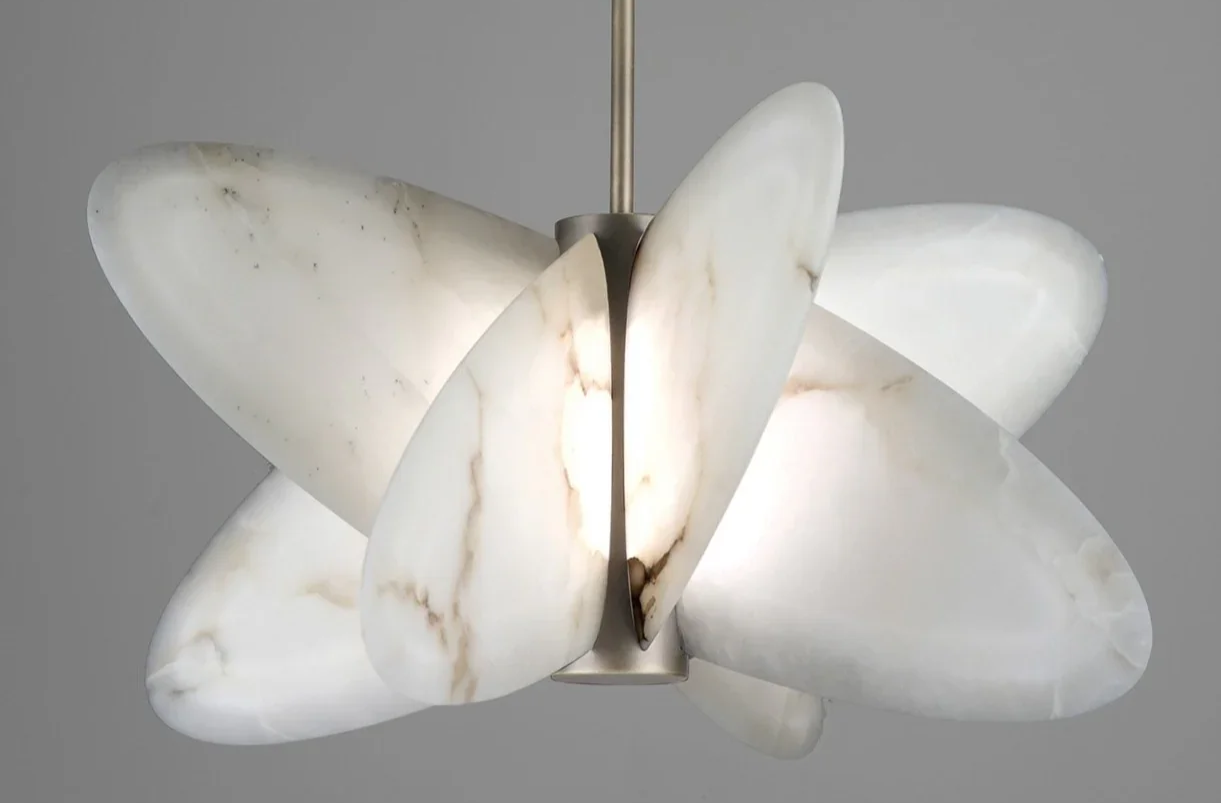 Luminaire en albâtre et laiton. fabrication par l'ébéniste agenceur Lamellux