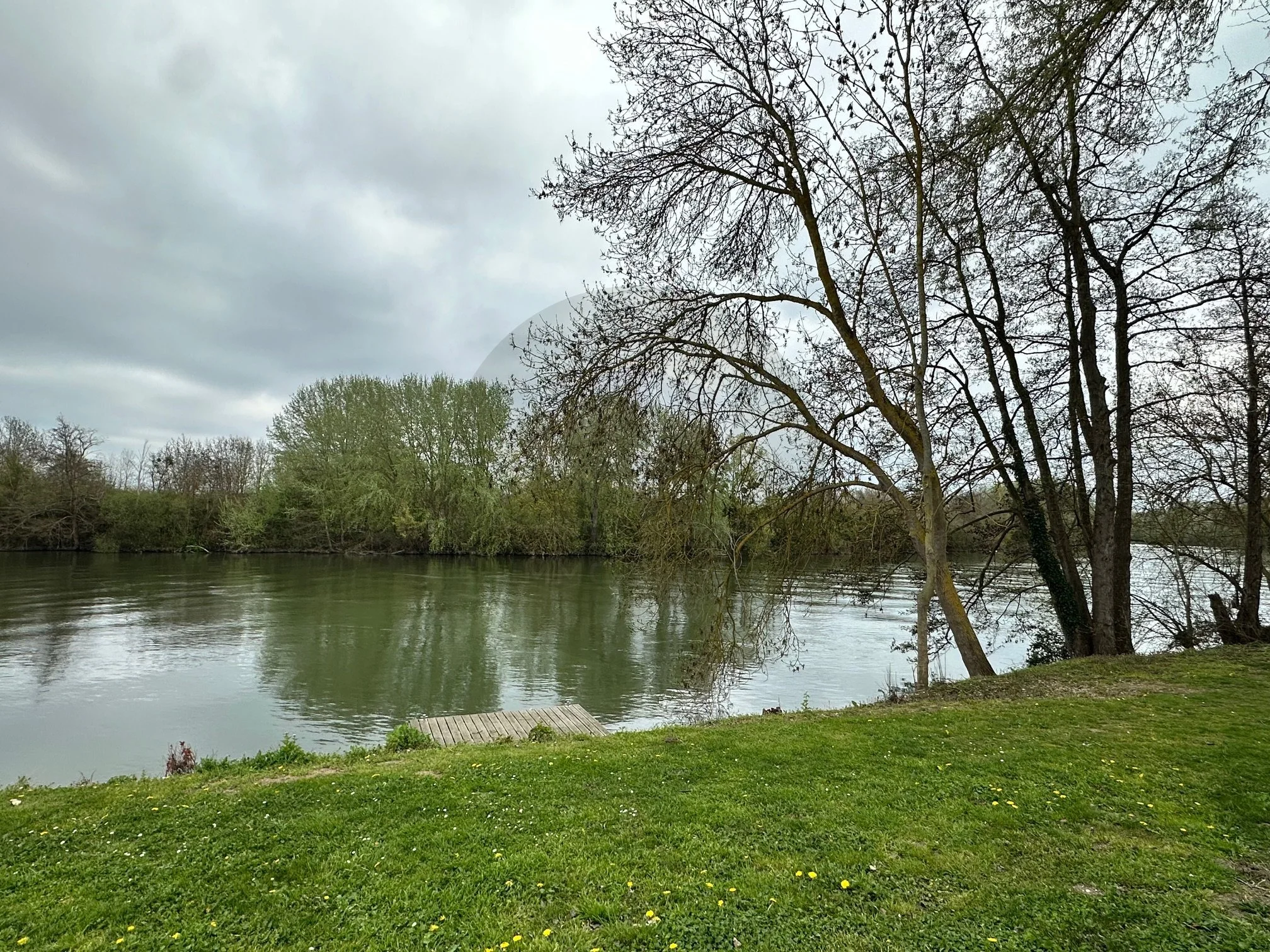 Terrain Bord de Seine à Porte Joie