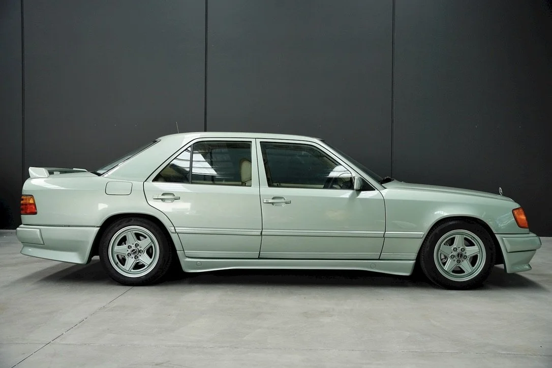 1986 MERCEDES-BENZ 300E 