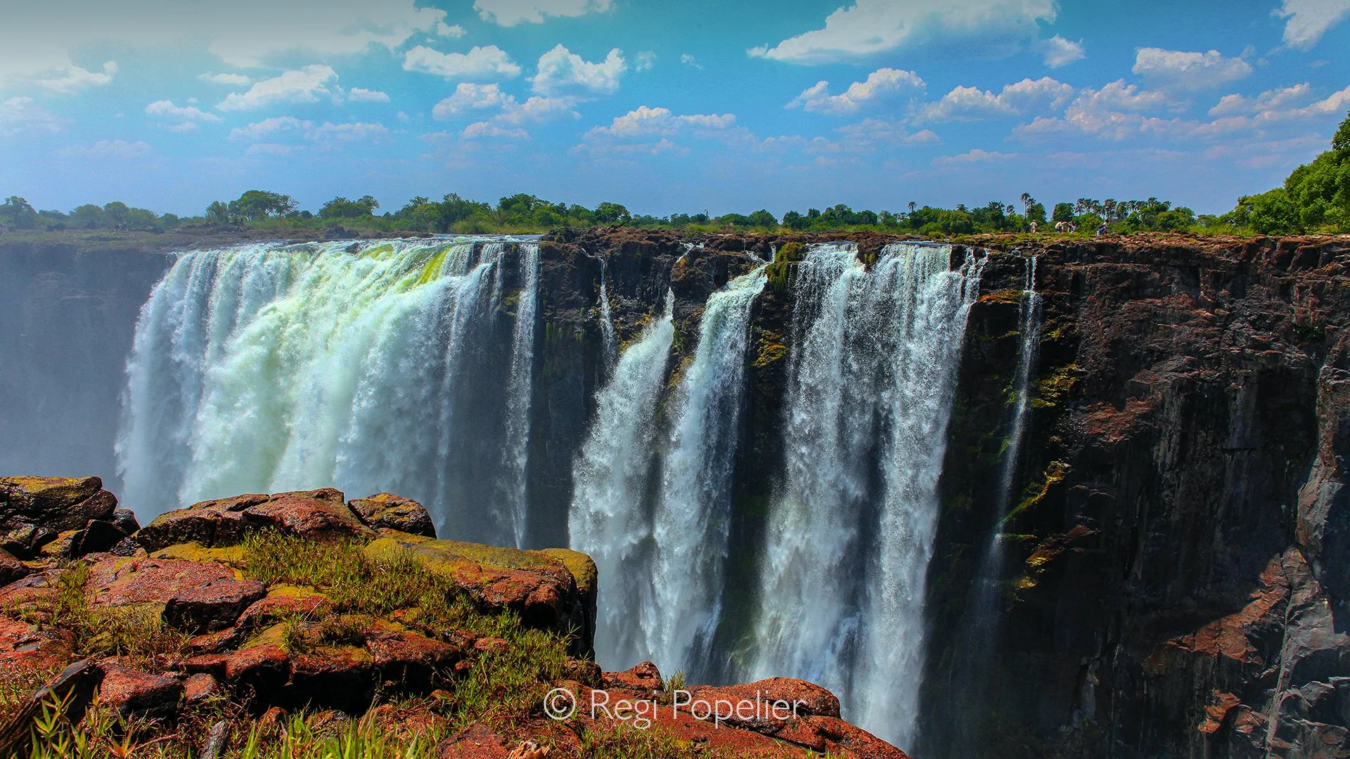 ZIM023 - Victoria Falls at the enterance of the park. 