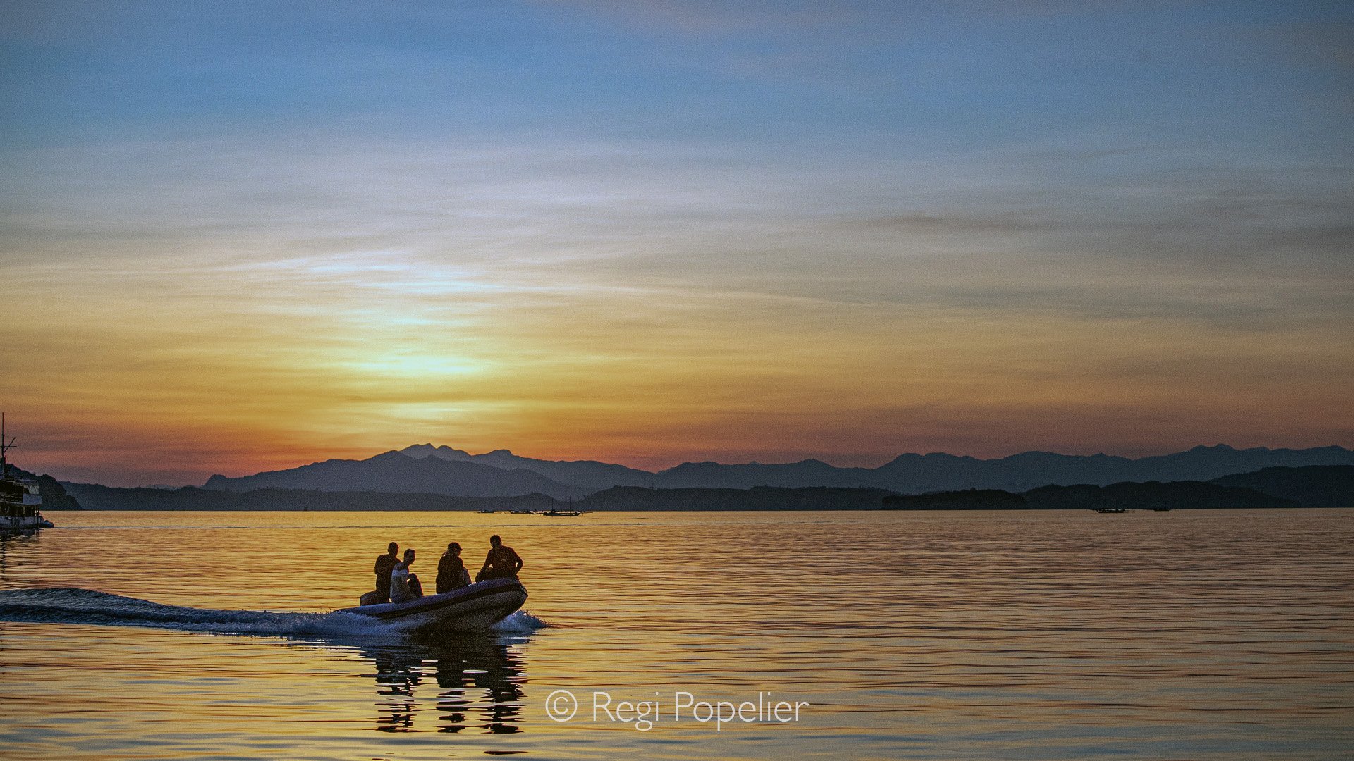 INDO056 - Relaxing evenings and majestic sunsets on the sea. 