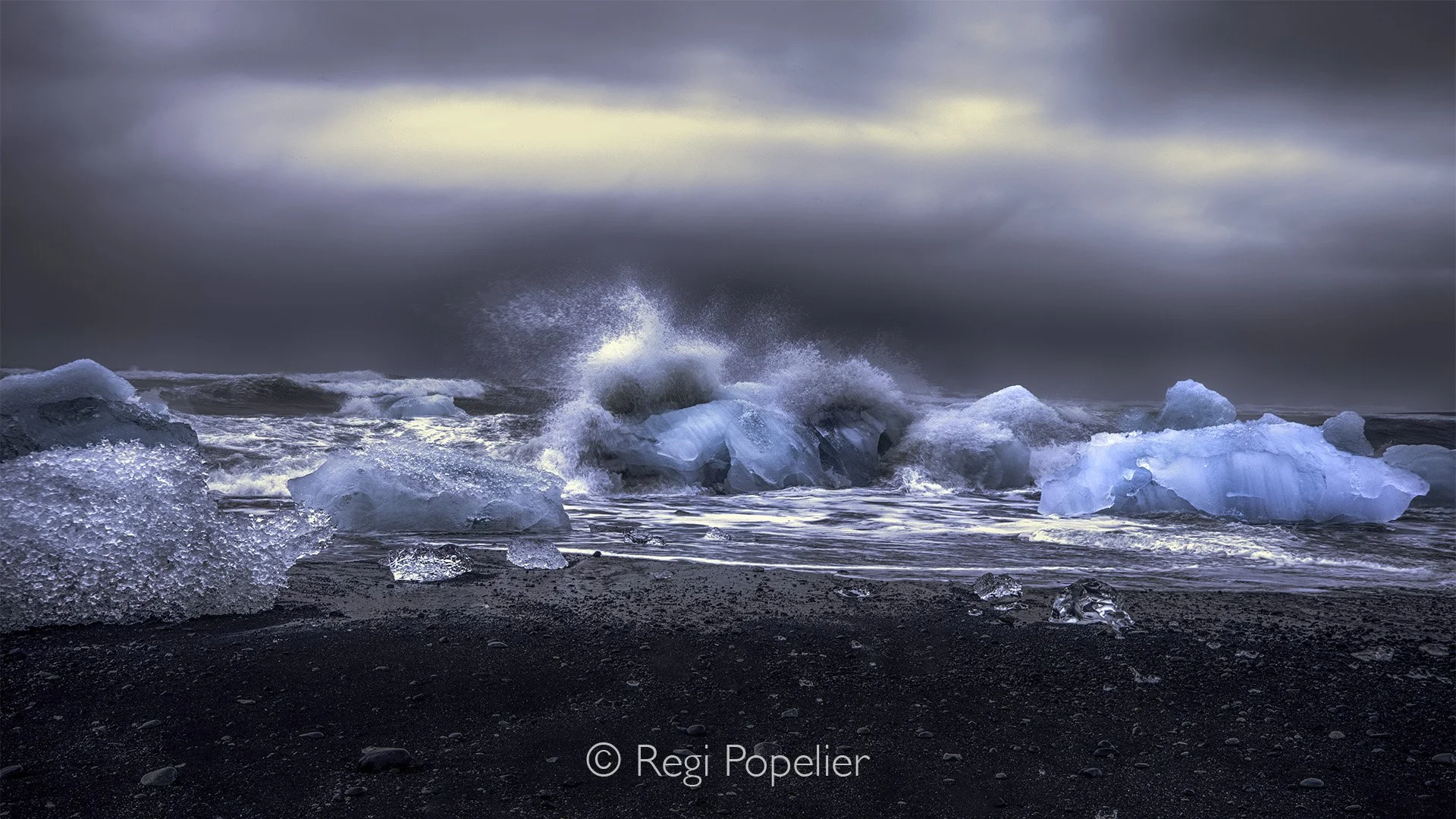 ICEL018 - Where glaciers shatter into diamonds and the ocean keeps the secrets
Iceland’s Diamond Beach, a wonder that is unique on Earth.
