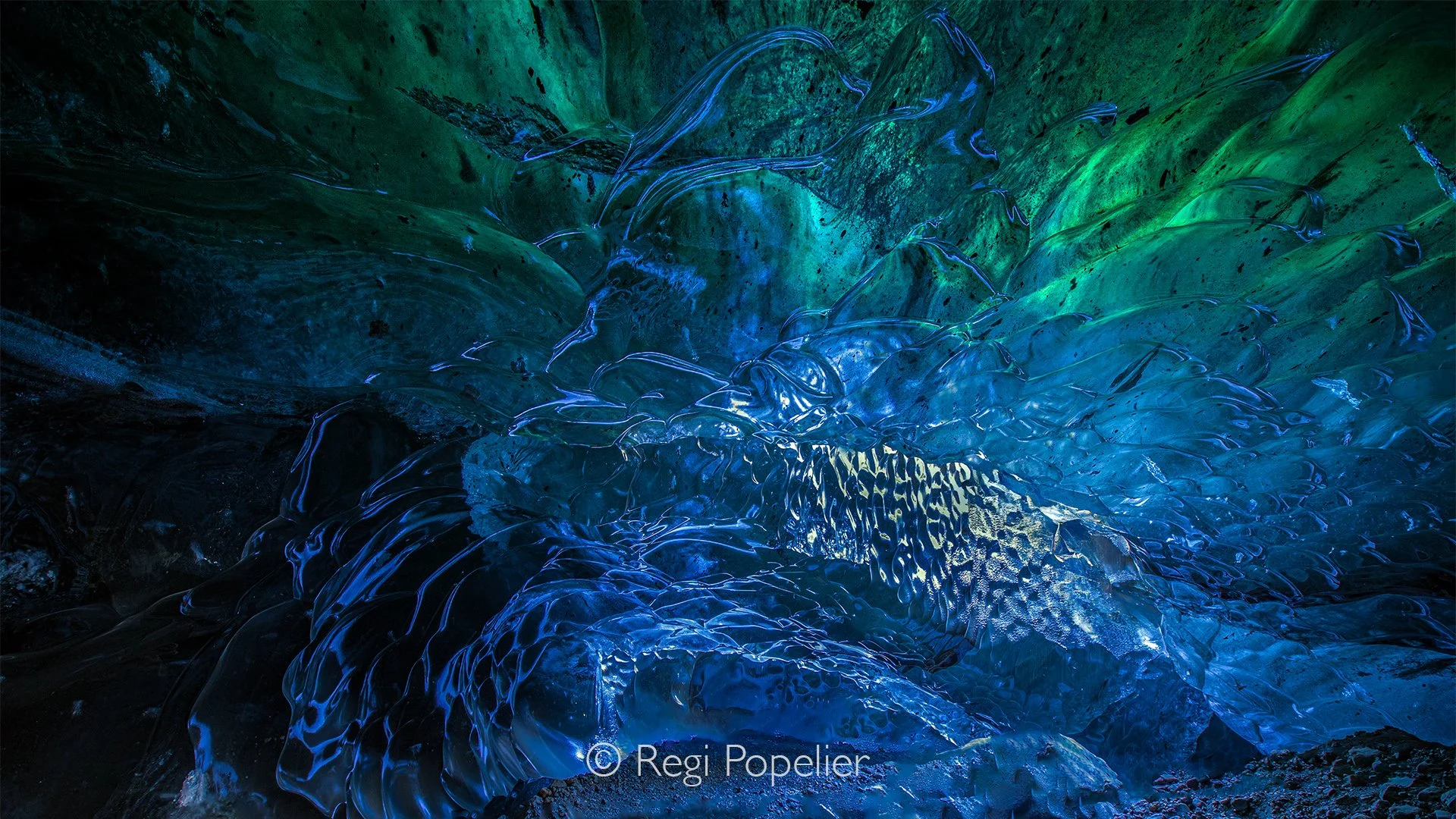 ICEL046 - Play of light and colors reflected in the ice caves. 