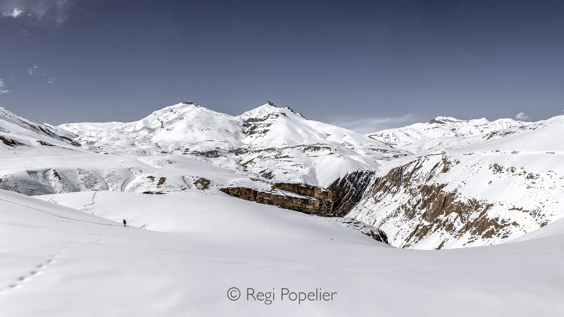 HIMA051 - Even if it is hard to move forward, finding yourself in a extended and majestic area like this is a dream, every effort word of it   