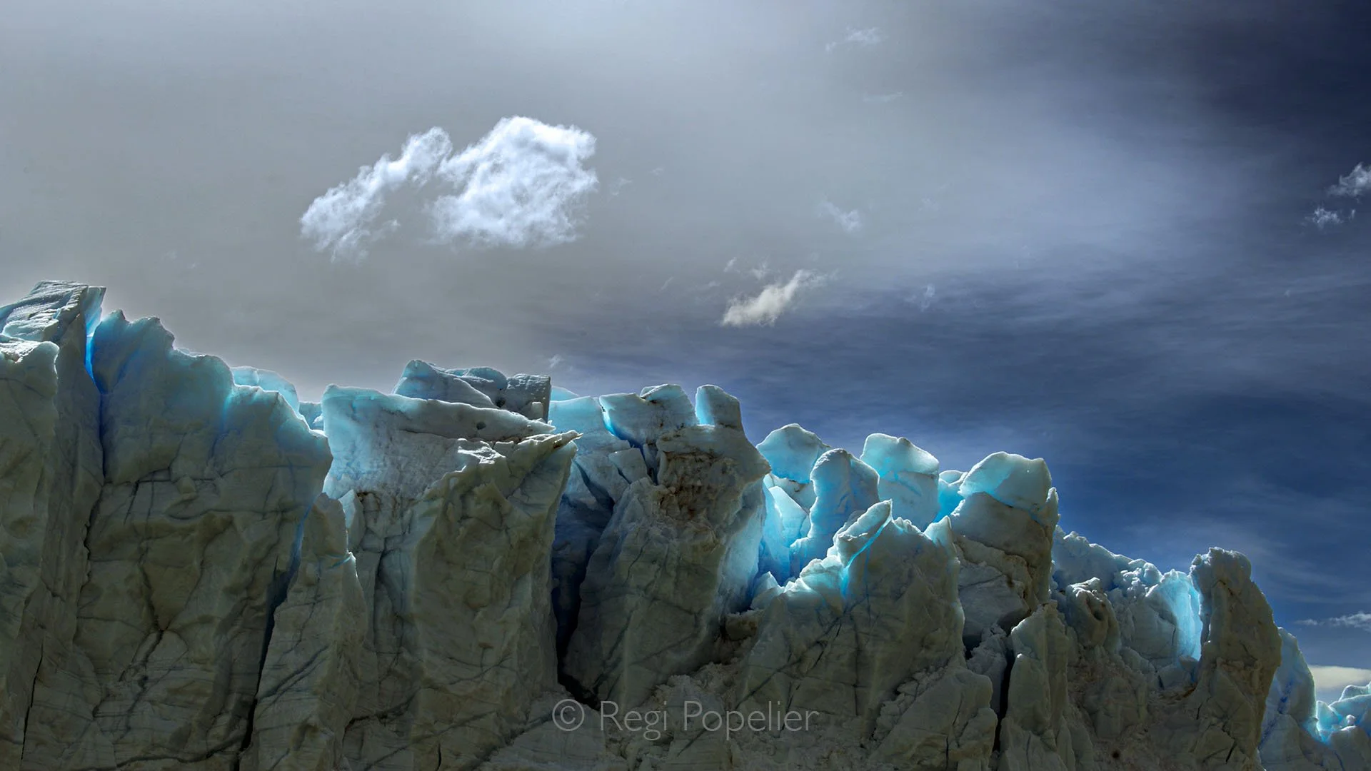 ARG016 - Perito Moreno Glacier in stunning detail. 