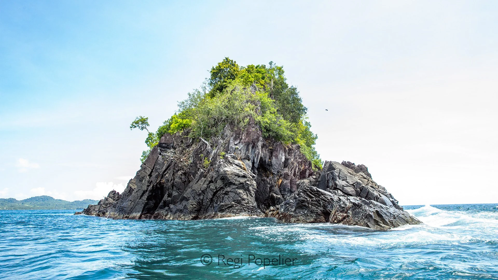 INDO045 - On our way to the isle of Flores 