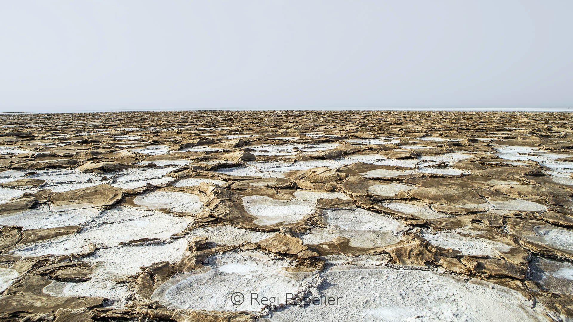 ETH031 - Strange patterns at the salt planes. 