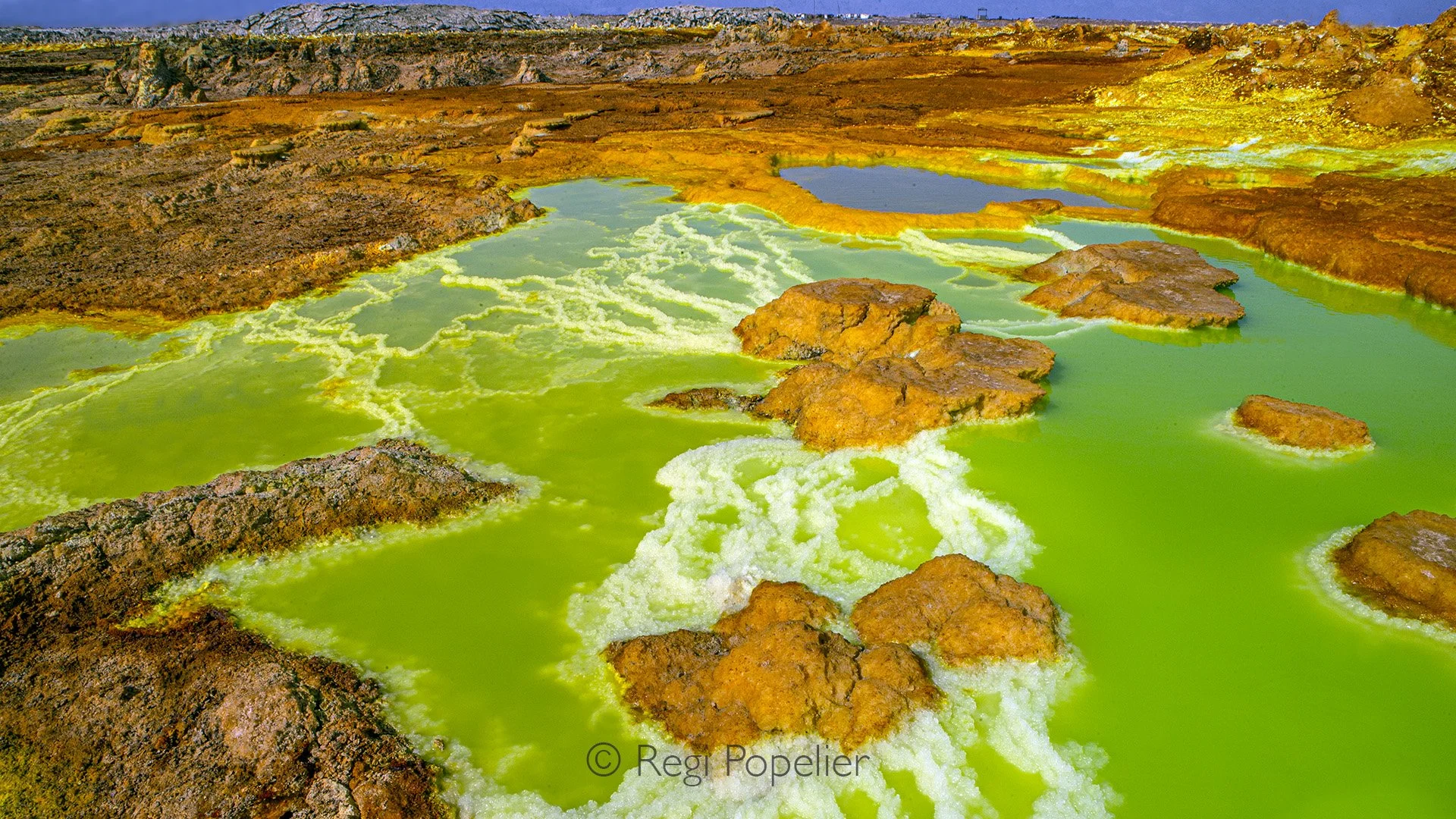 ETH040 - The remarkable colors of the salt minerals. 