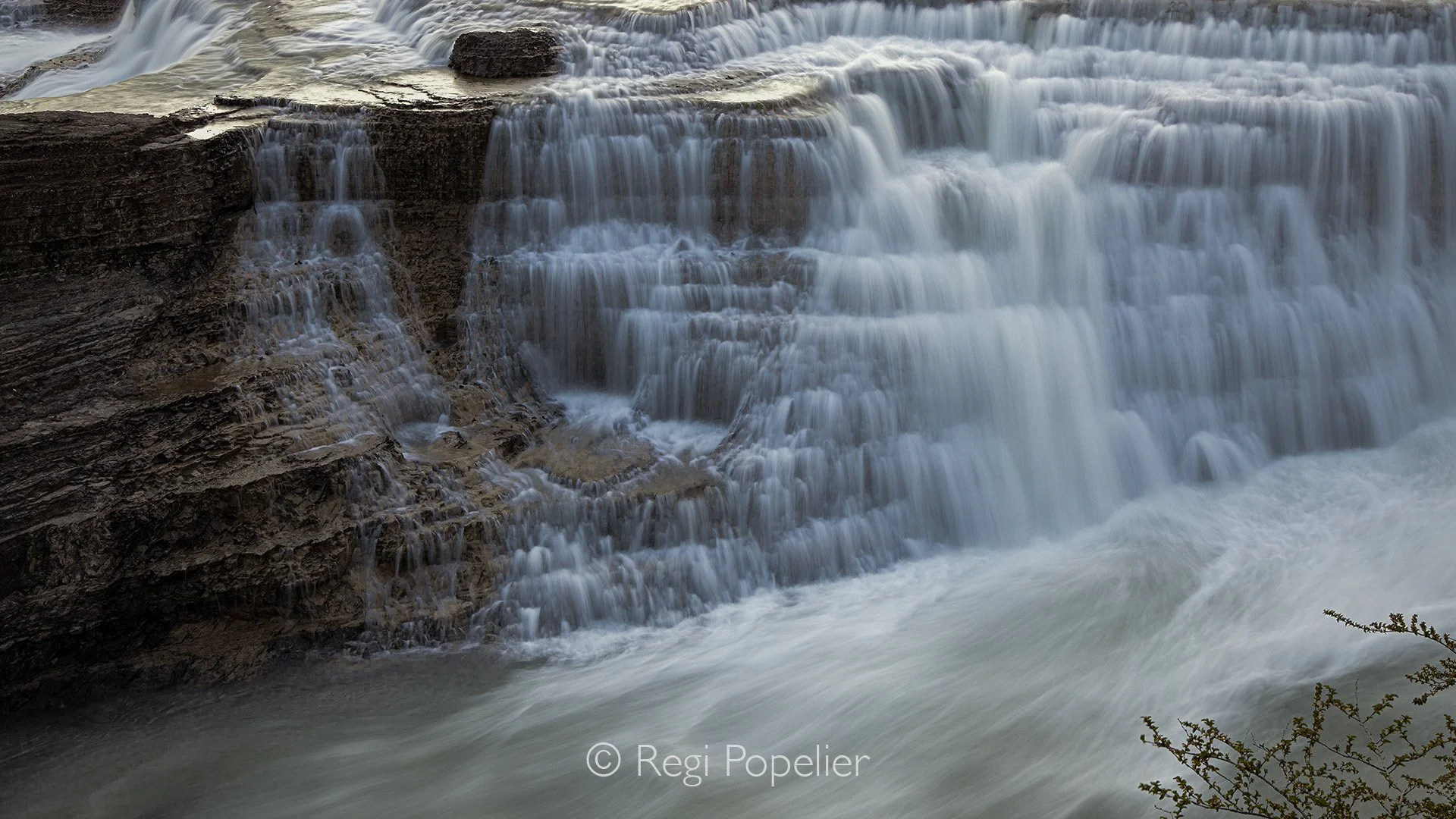 CHILI009 - Rio paine waterfall 
