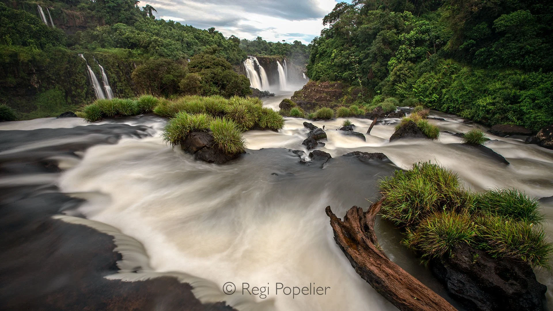 ARG006 - Capturing Iguassu Falls with long exposure, the silent rush of water transforms into a serene, flowing masterpiece.