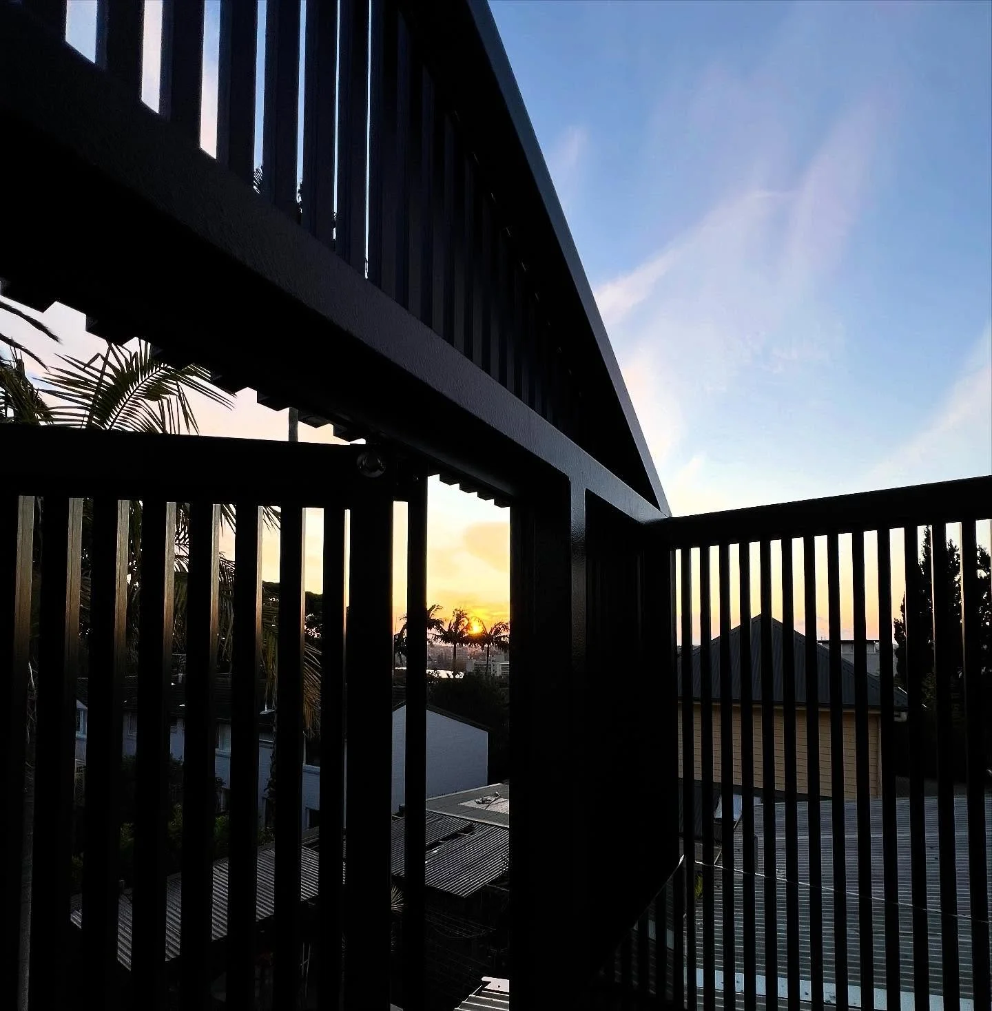 Manly sunset&rsquo;s  @quigleyarchitectureandkraft @lifestyle_louvres