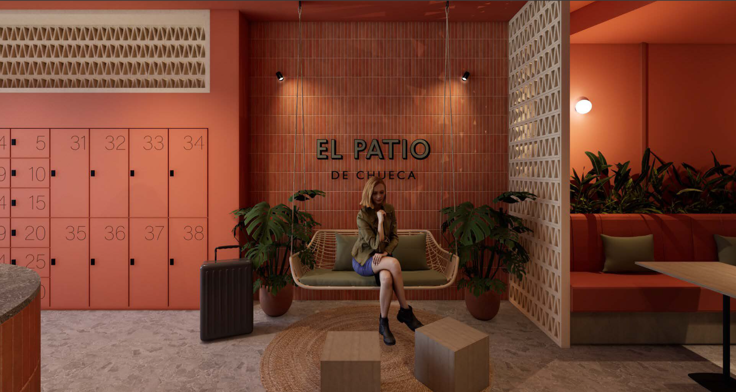Interior de un restaurante llamado 'El Patio de Chueca', con una mujer sentada en un banco entre plantas y lockers de colores en el fondo.