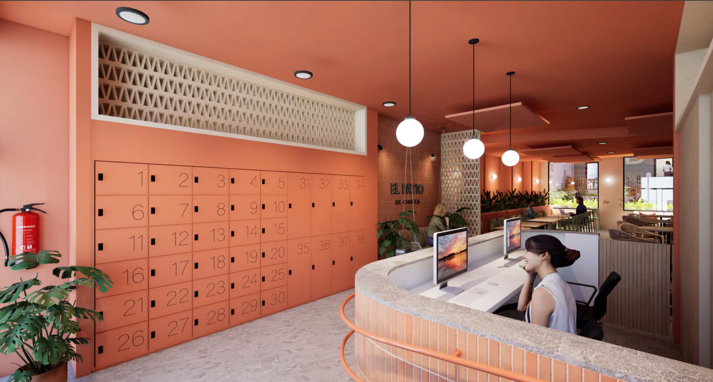 Interior de un lobby de un edificio con casilleros en la pared, un mostrador de recepción con una mujer trabajando en una computadora y varias personas en el fondo en una sala con iluminación cálida y plantas decorativas.