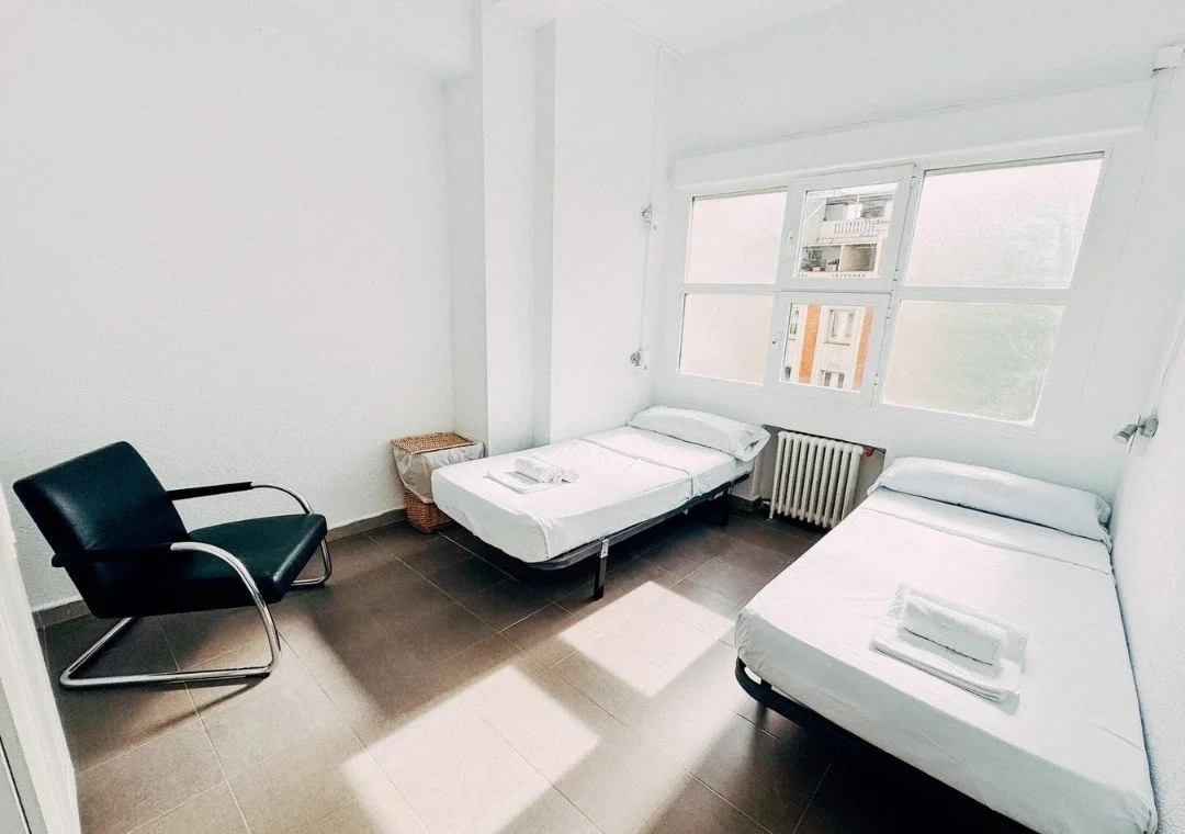 Habitación de hotel silenciosa en el centro de Madrid.