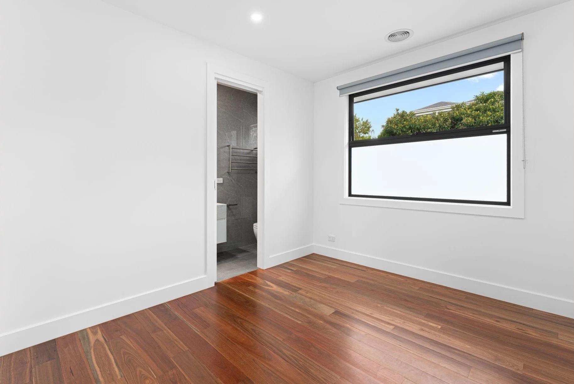 solaris-realty-residential-architecture-box-hill-south-project-cyndy-xin-li-shower-bedroom.jpg