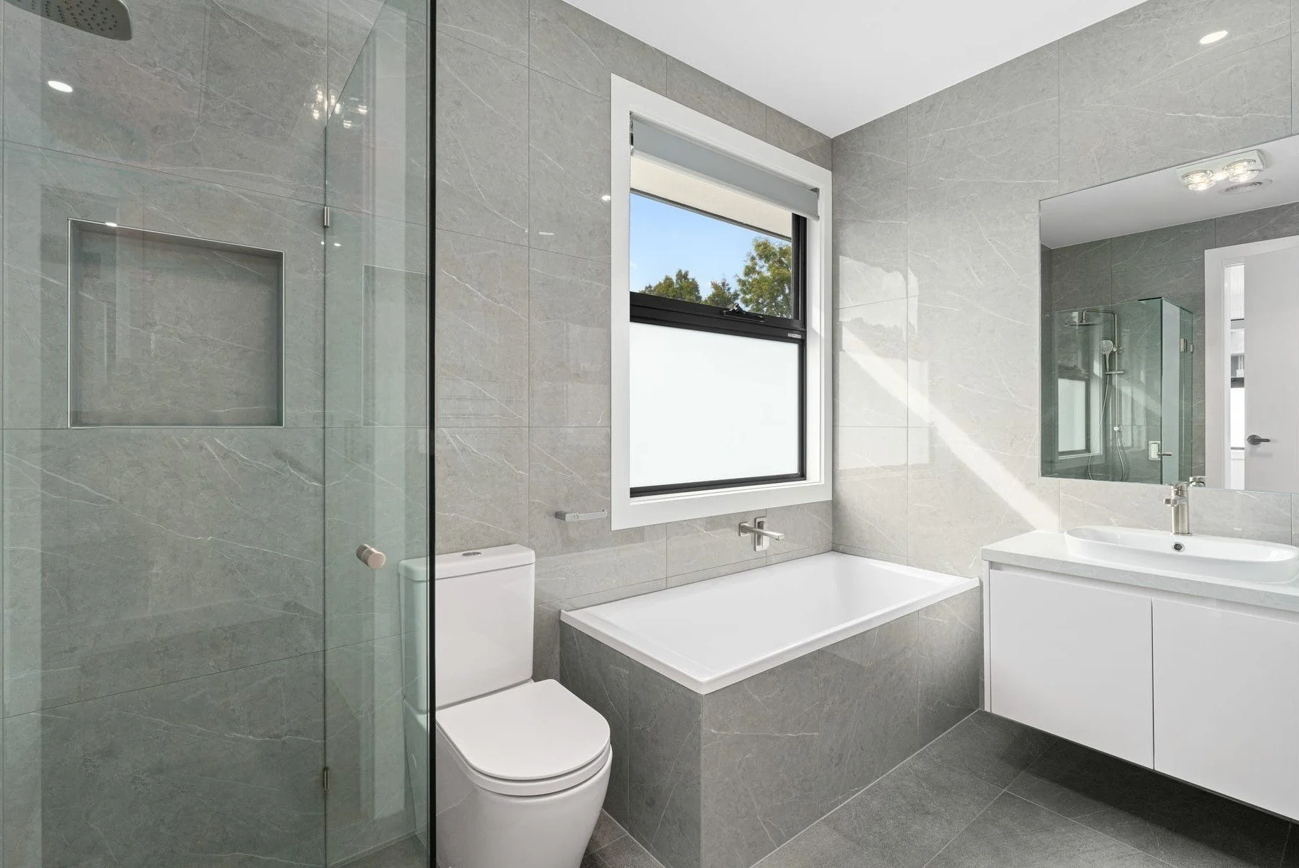 solaris-realty-residential-architecture-box-hill-south-project-cyndy-xin-li-bath.jpg