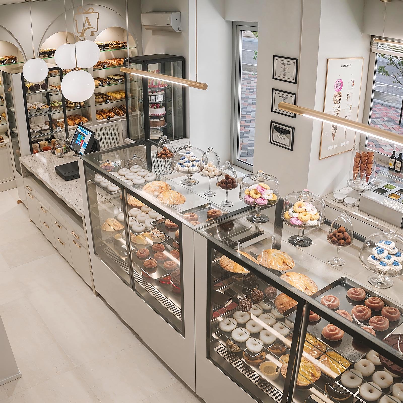 design-interior-cafenea-agapitos-modern-iluminat-ambiental (8).jpg