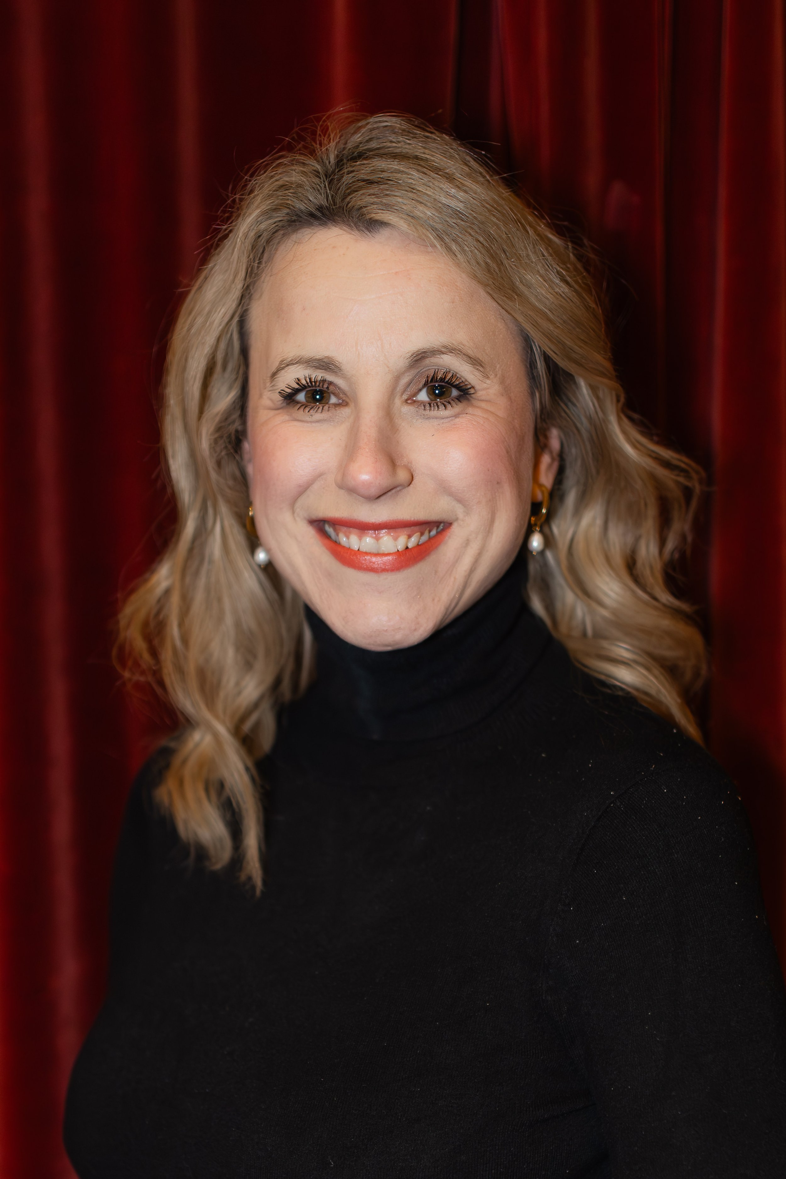 DANIELLE GRAHAM AS ANNETTE REILLY