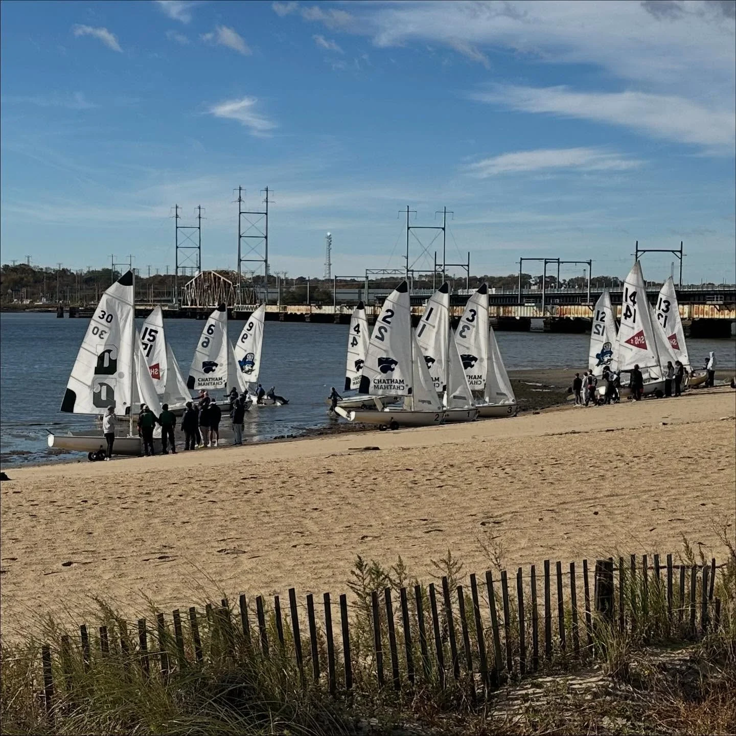 The Raritan Bay High School Sailing Foundation wrapped up the fall high school season in Perth Amboy with the Turkey Bowl Regatta on Saturday, which also included a food drive to support a local food pantry. 
🦃 🦃 🦃 
The race committee was assisted