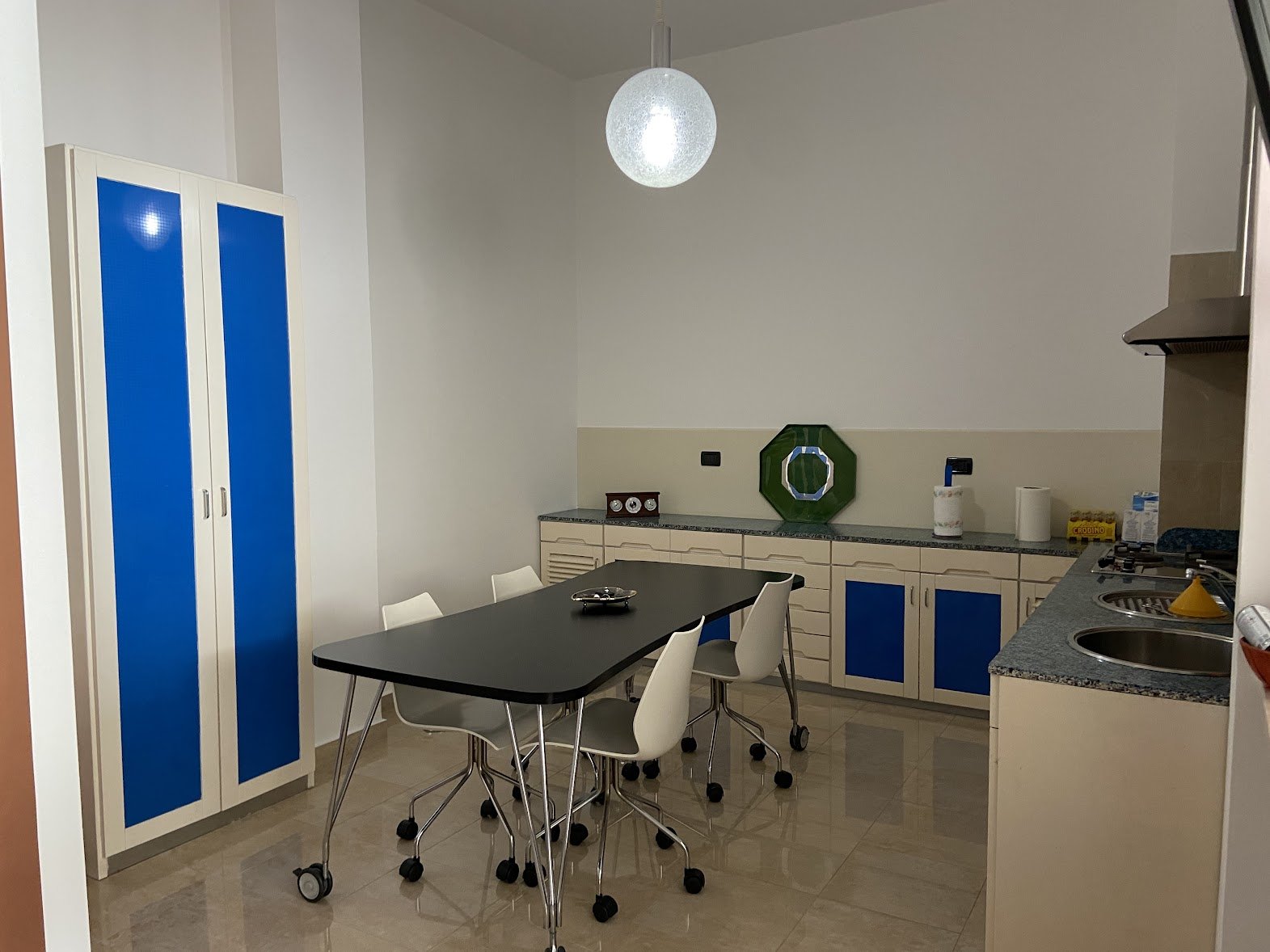 21a. Cucina interrato.jpg