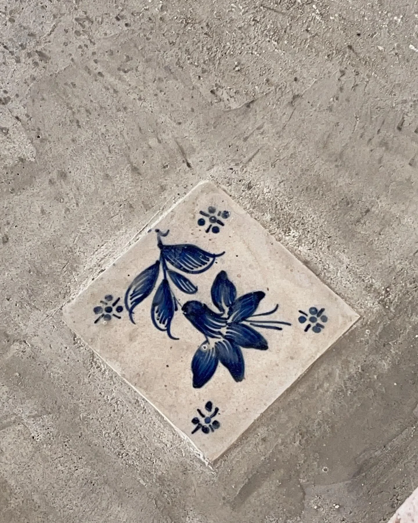 With our Portuguese details from 1917
#azulejos