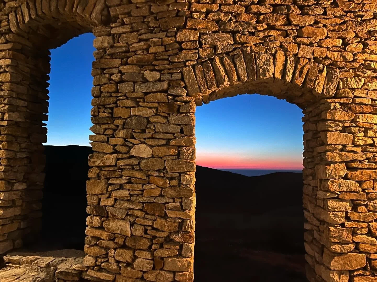 Los arcos del Rancho Kaya 

#mykonos #oldmykonos #ranchokaya #architechture #islandlife