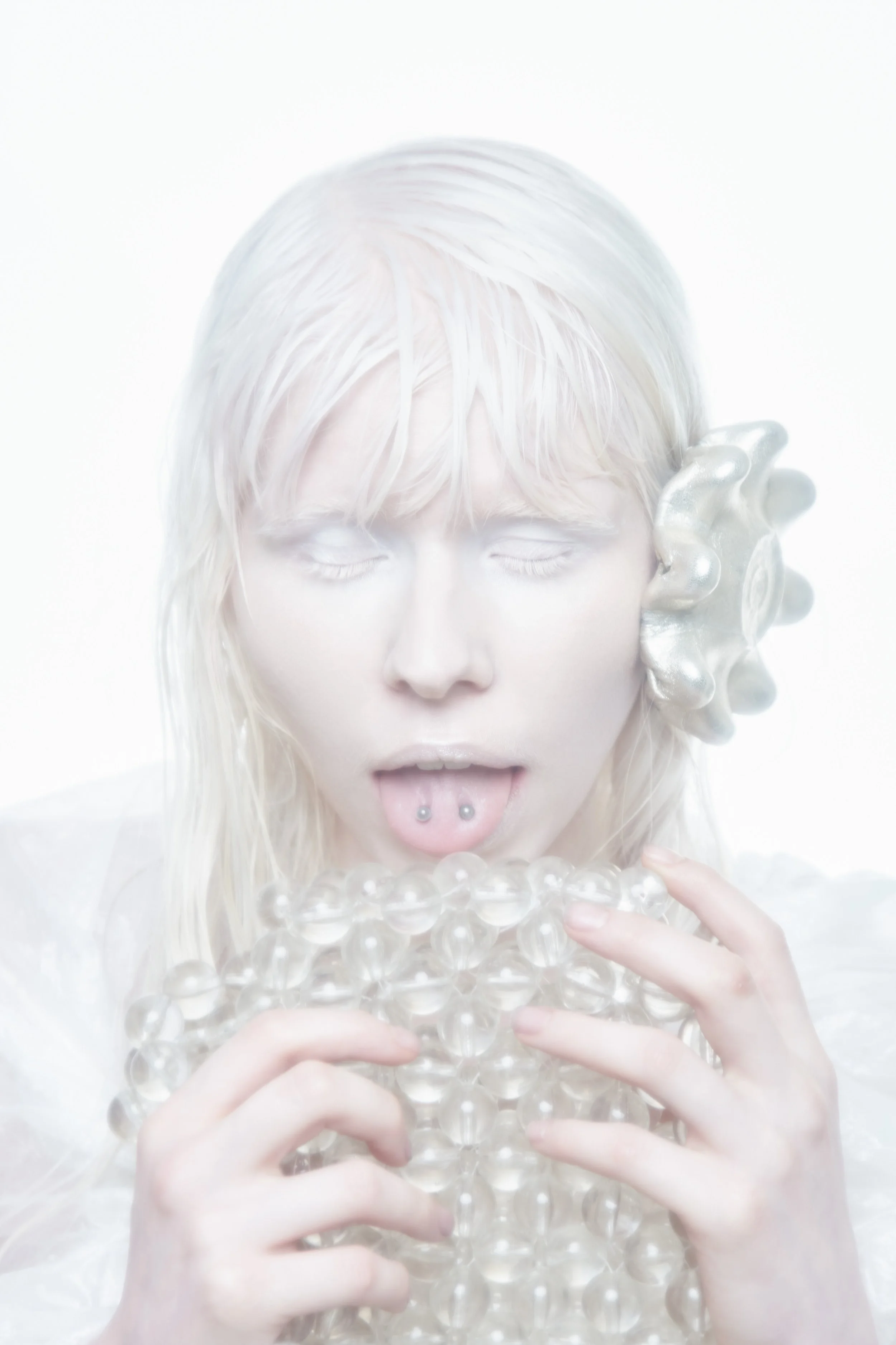 Platinium Dream for Flanelle Magazine`February Digital Issue 2025
Photographer: Mat Focs
Models: Gabriella Loue Maylis, Anastasia Demyanenko
Stylist: Clémentine Bosch
Hairstylist: Oma Zermati