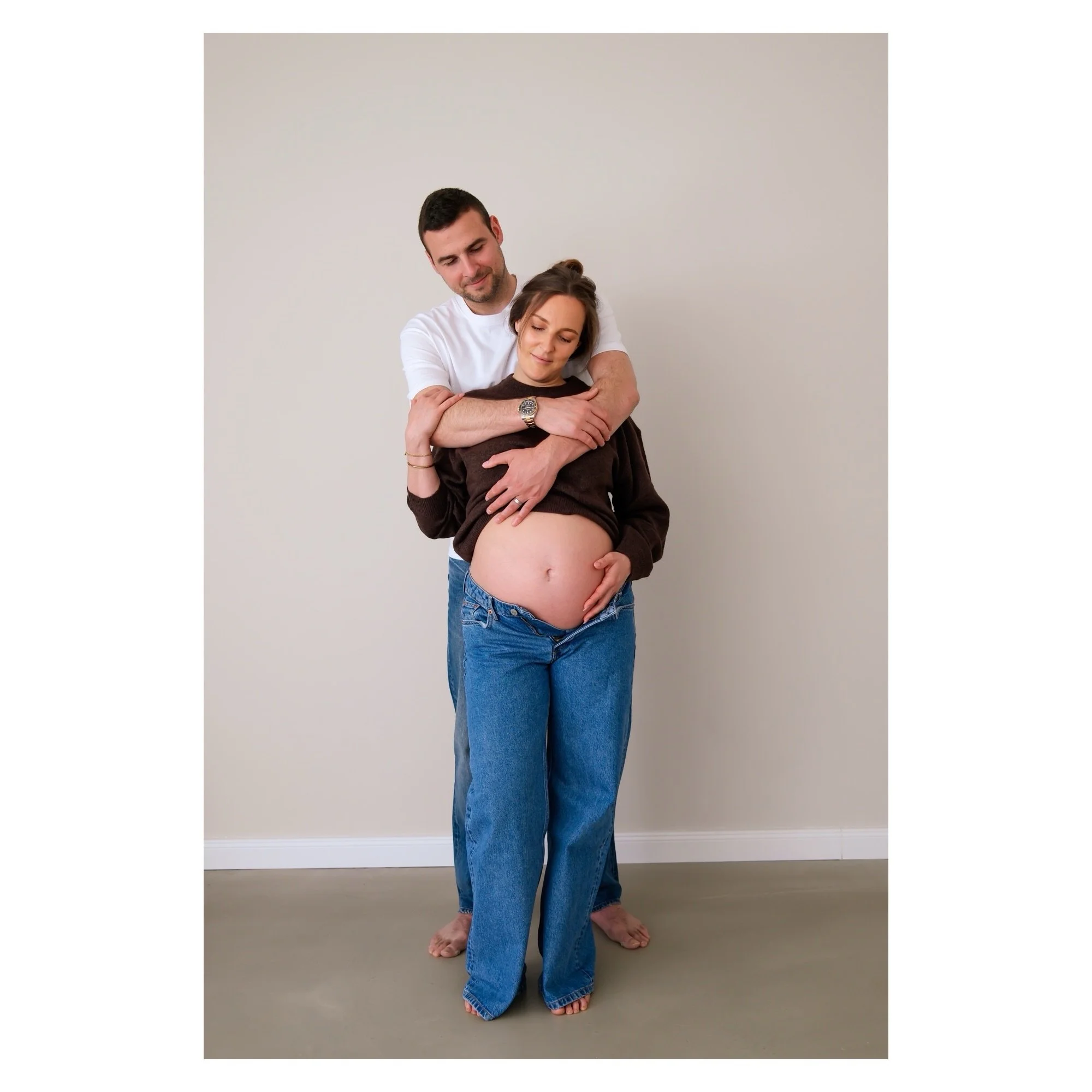 It&rsquo;s the kind of love you can&rsquo;t explain 🫶🏻

&bull;
&bull;
&bull;
&bull;
#shooting #photographer #babybauchshooting #coupleshoot #love