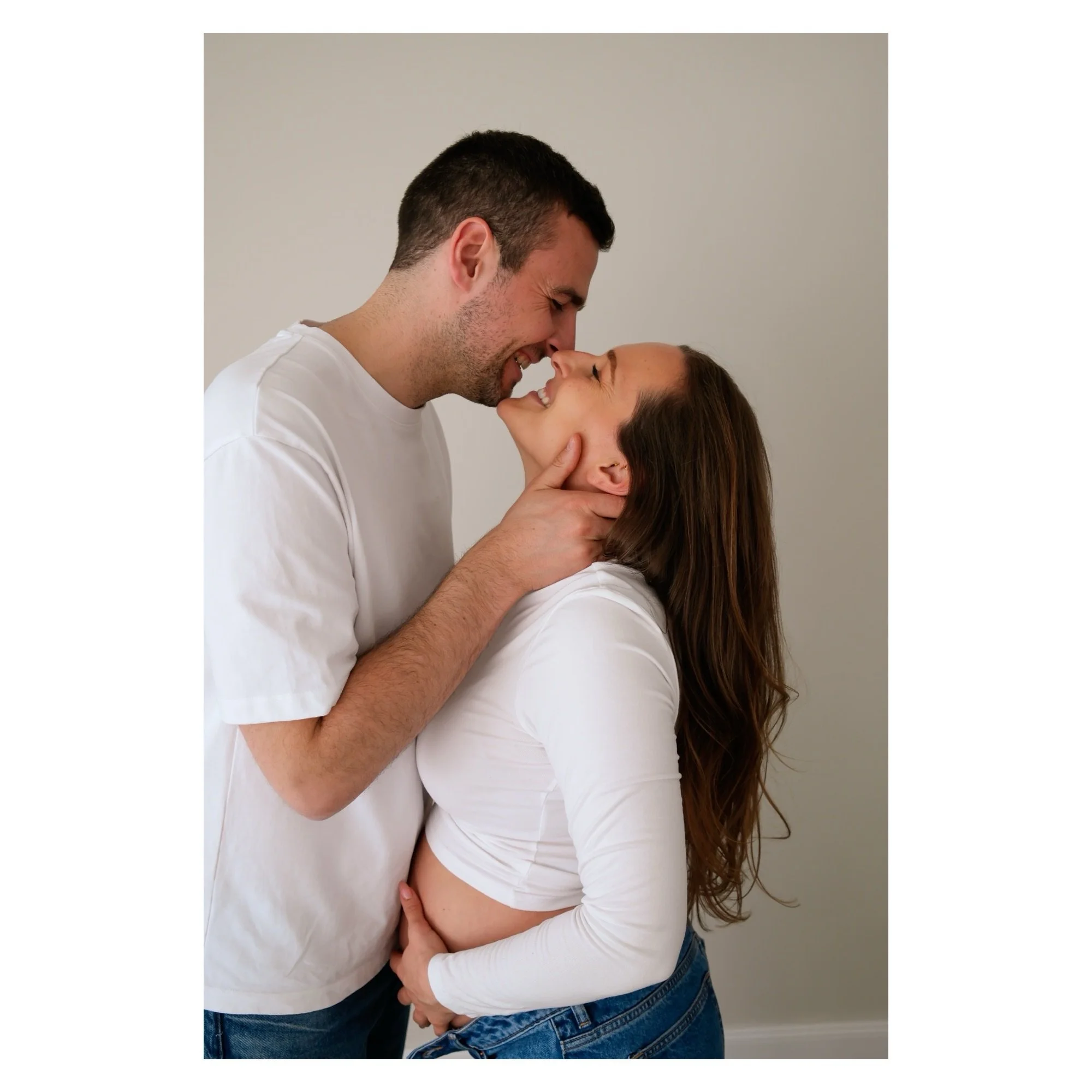 Some stories are too beautiful not to be captured 🫶🏻
&bull;
&bull;
&bull;
&bull;
#shooting #photographer #babybauchshooting #coupleshoot #love