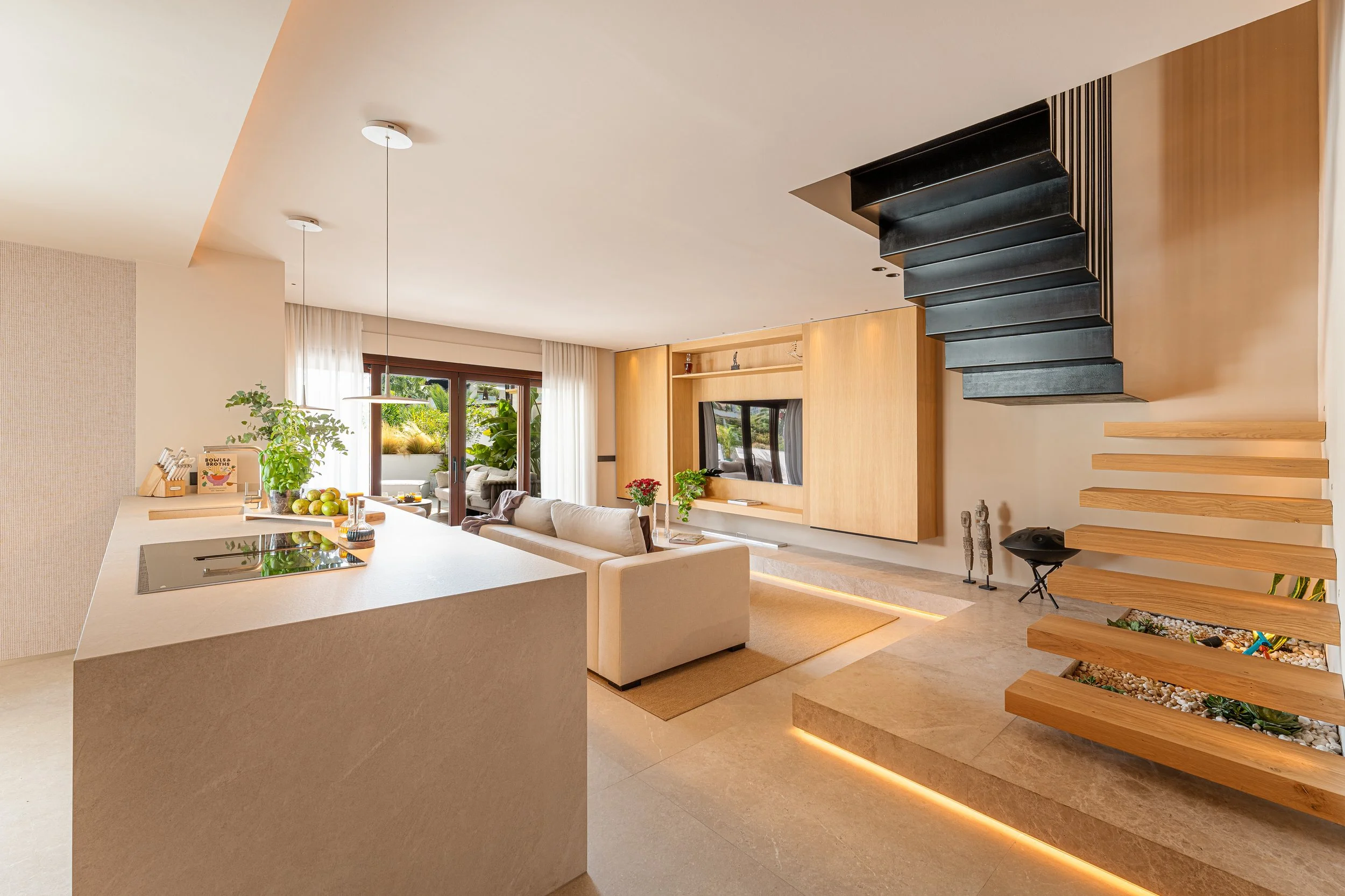 PenthouseEstelle_0 (1).jpg