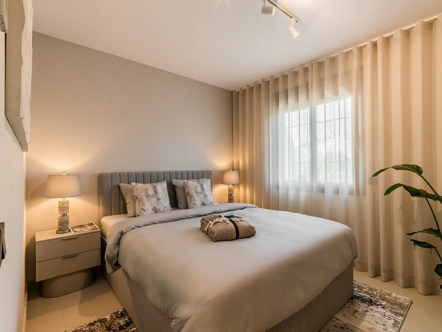 Callum Swan Las Petunias 13 WEB-8 copy.jpg