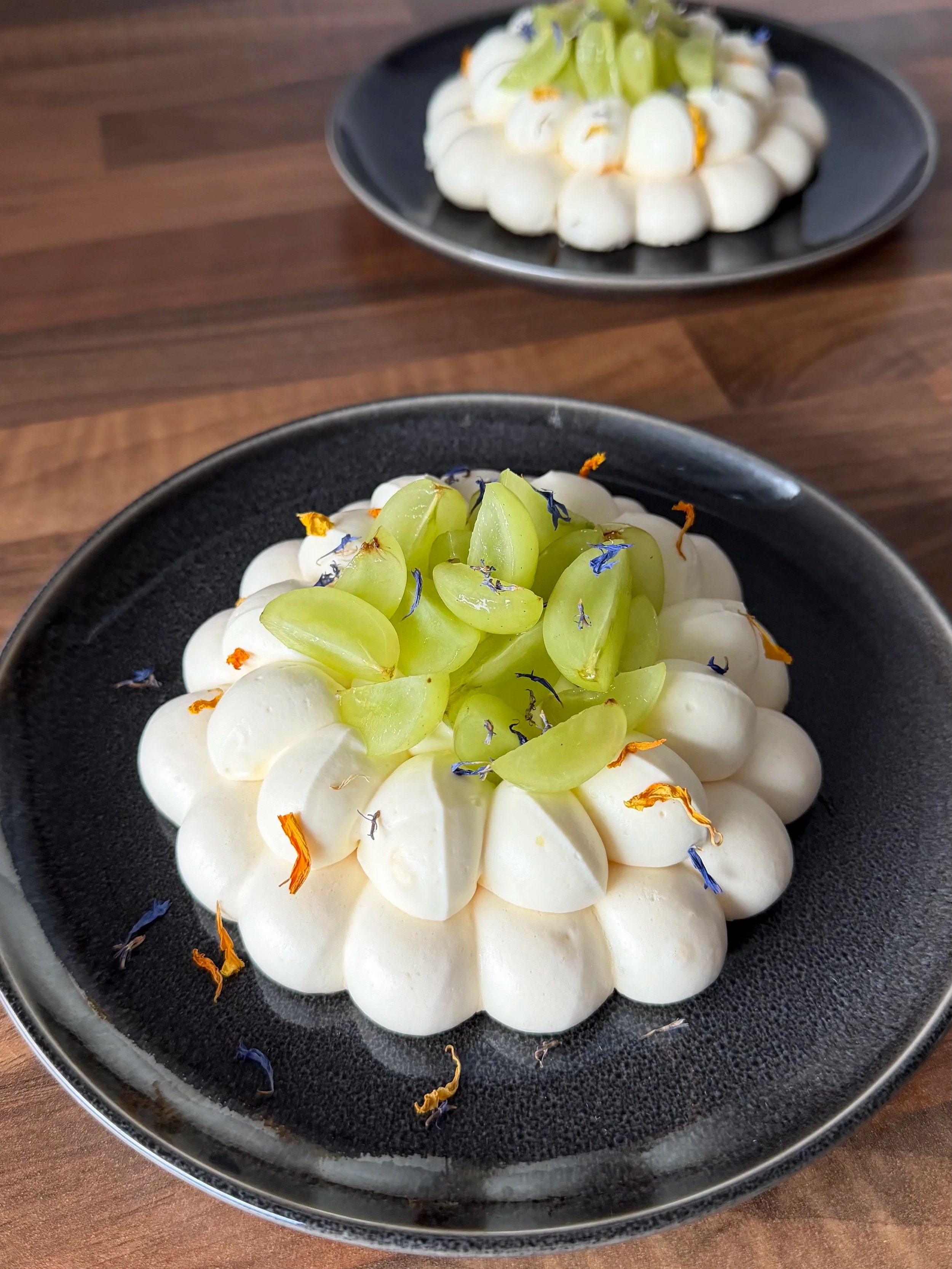 Grapes & riesling pavlova