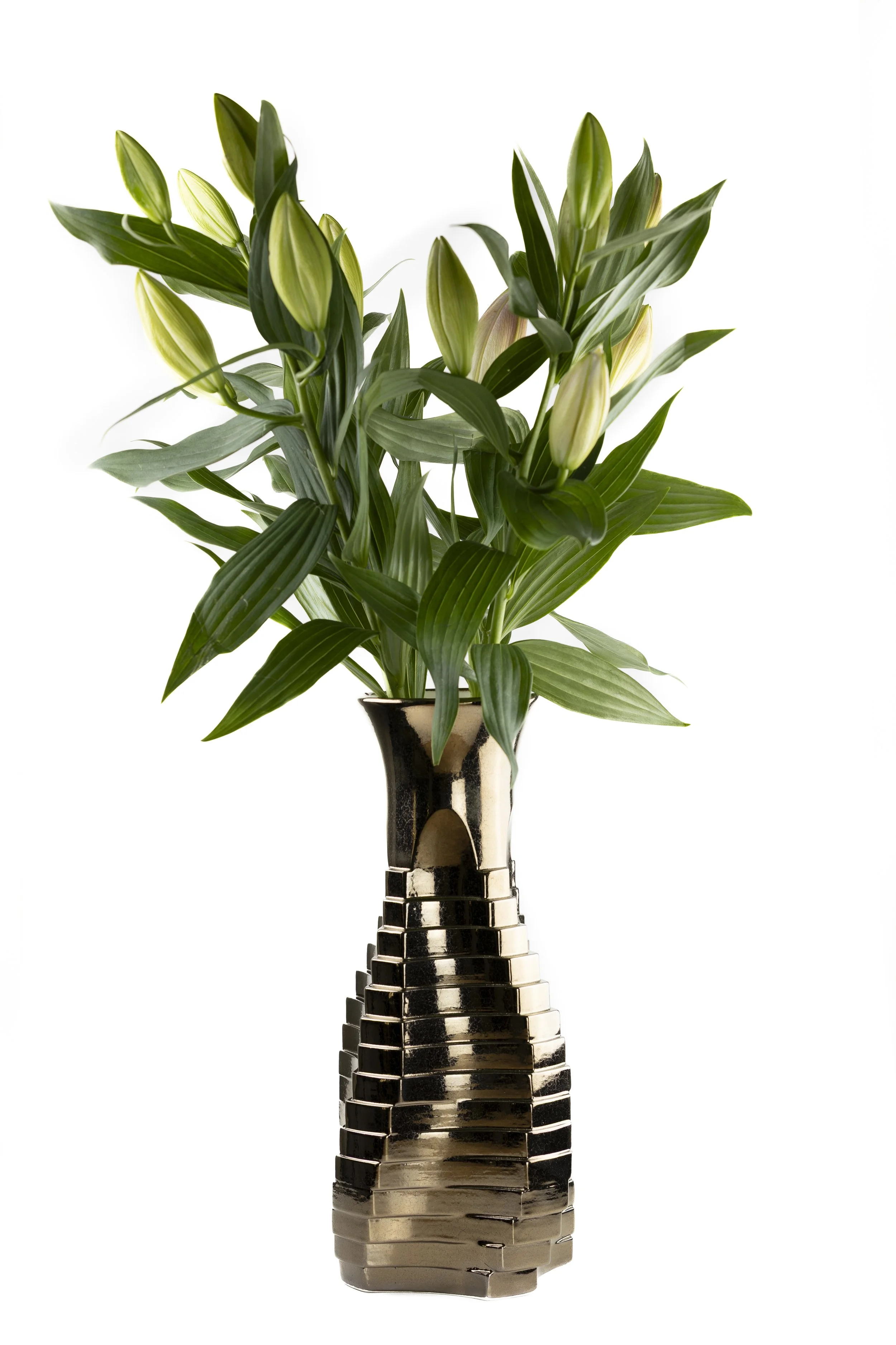 A bouquet of lilies in the HELIKA XL, a sculptural ceramic vase by Scottish designer & maker, Arra Fletcher.