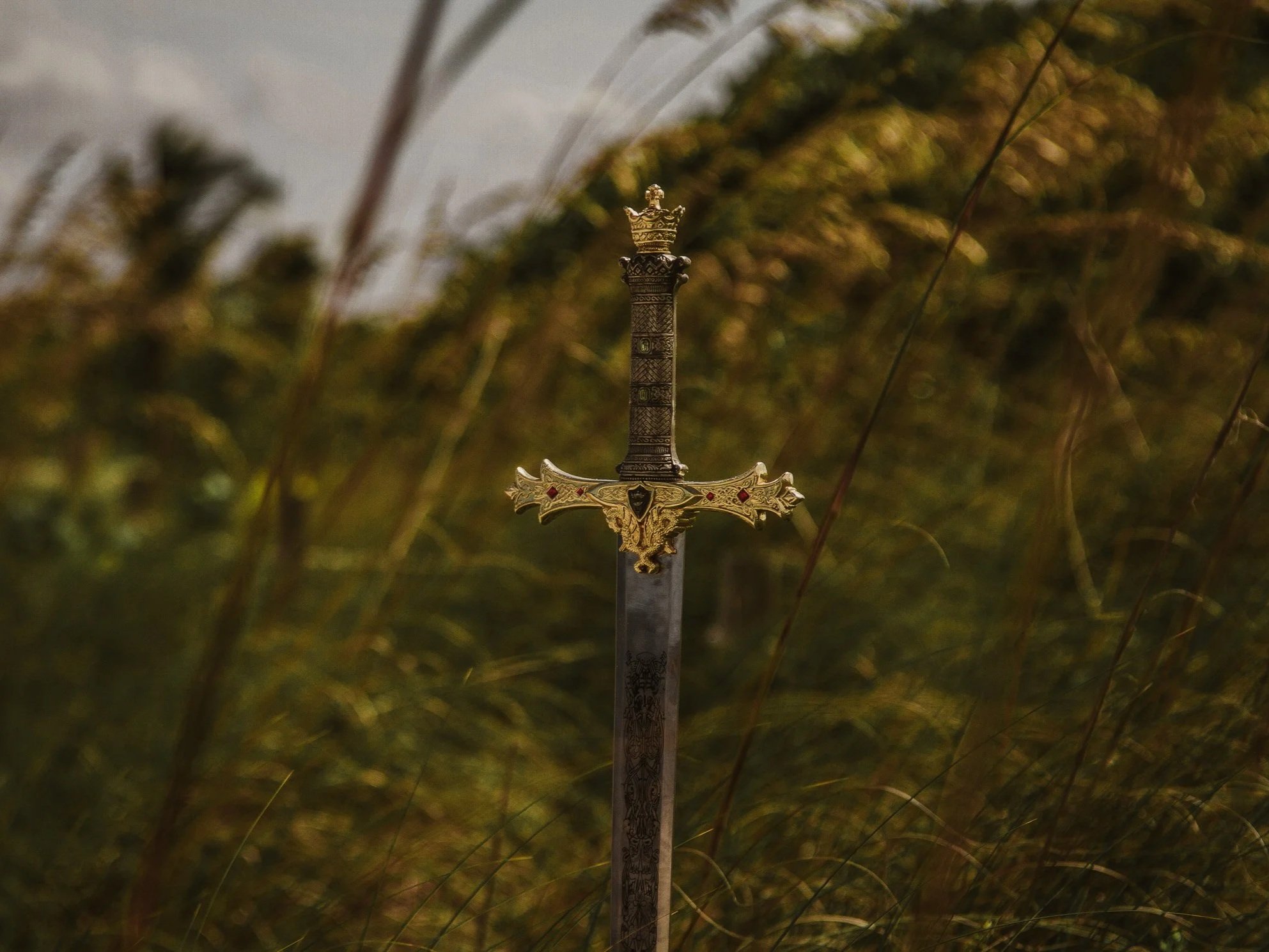 What is Romantasy, in a World of Fantasy Romances?