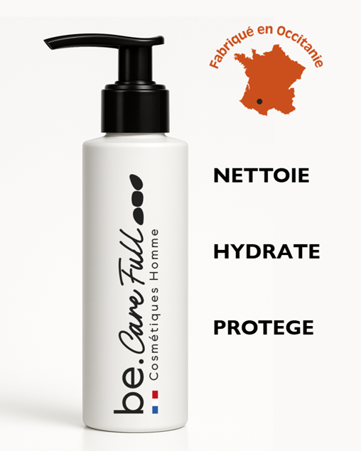 Flacon de savon ou lotion pour hommes avec pompe, étiquette blanche, texte noir, logo tricolore, marque 'be. Quelle...'. Carte de localisation de la France avec la région Occitanie en haut à droite. Liste de mots en français : NETTOIE, HYDRATE, PROTÈGE.