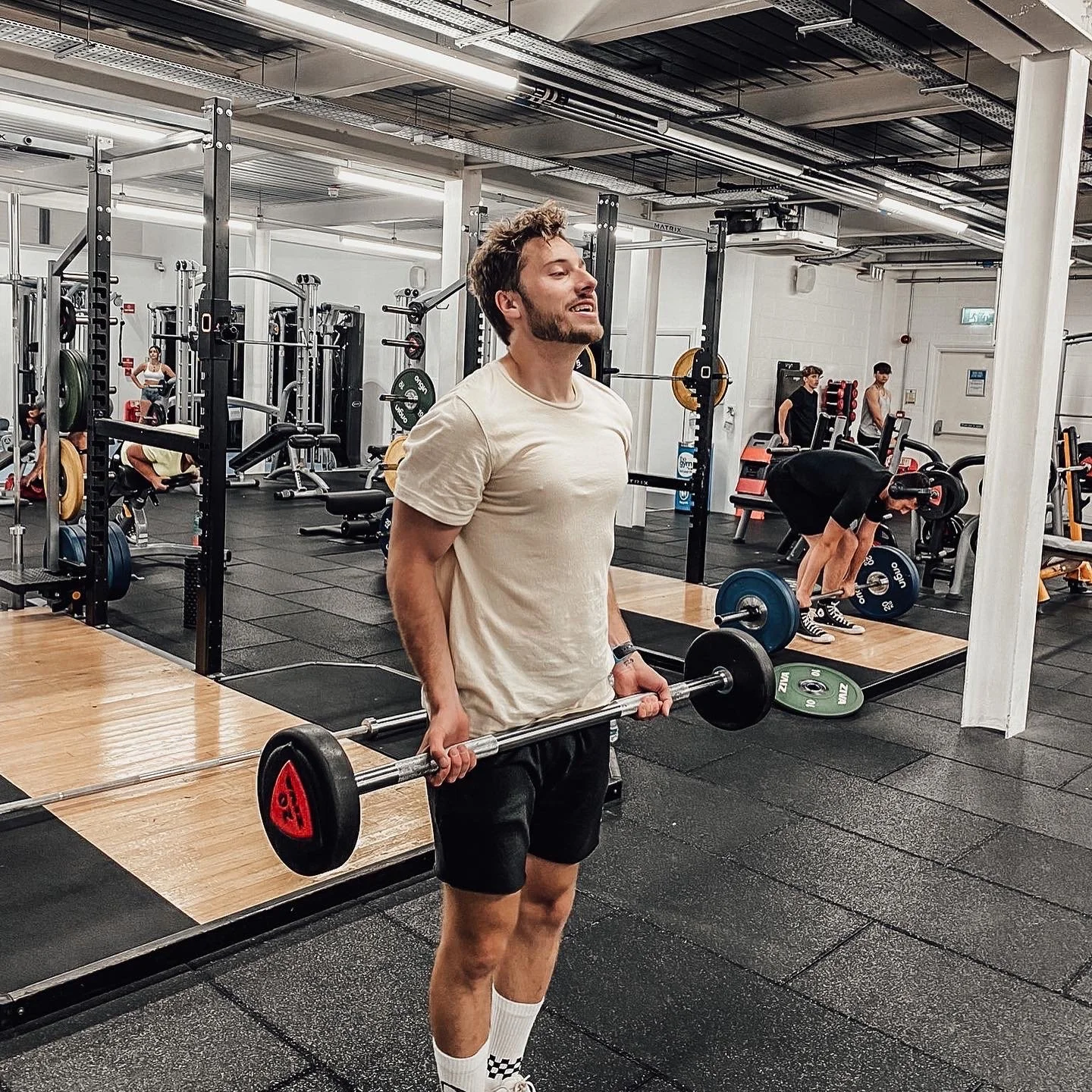 Head Coach Ryan from Altus Performance LTD demonstrating beginner workouts for Online Coaching and personal training clients in Eastbourne.