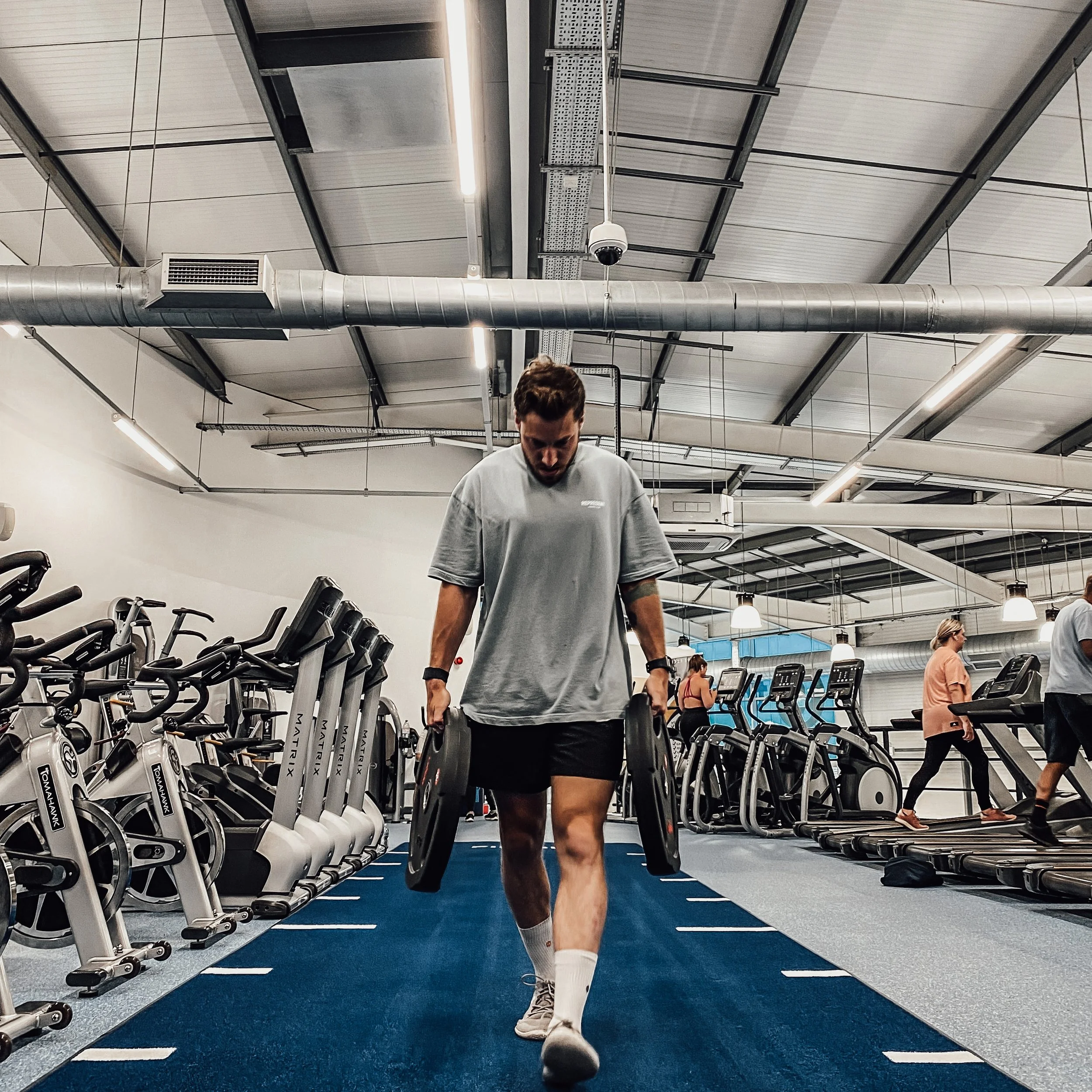 Head online coach and personal trainer Ryan of Altus Performance taking on Farmers Carry exercise in Eastbourne