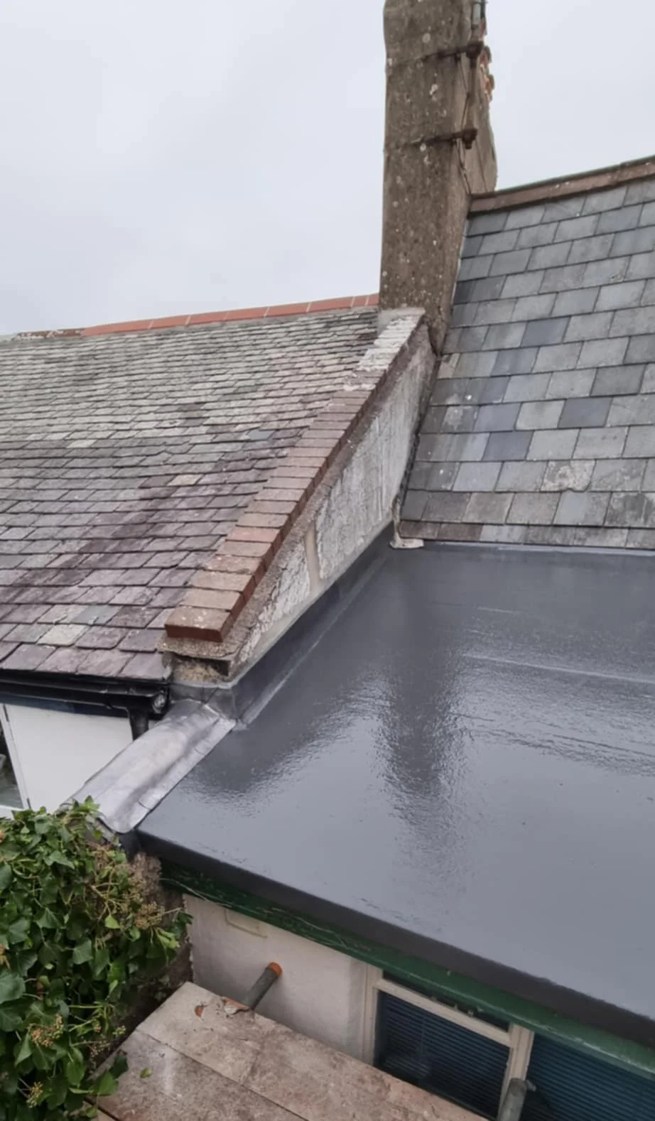 Flat roof drainage detailing suitable for coastal weather on the Jurassic Coast