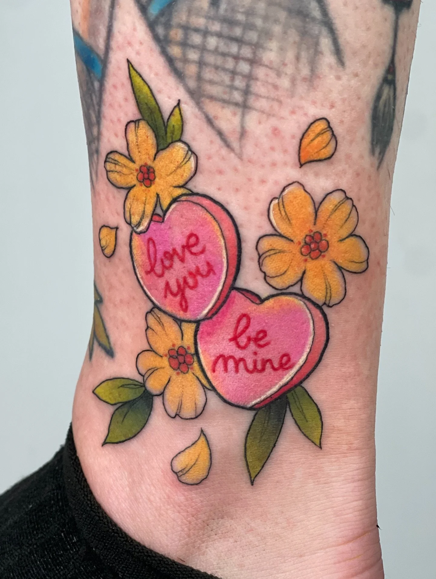 Love you, be mine 💕

Beaucoup d&rsquo;amour, du rose et quelques flashs dans la m&ecirc;me &eacute;nergie pour les gens qui souhaiteraient une nouvelle pi&egrave;ce comme Micaela 💖🫶 Encore merci pour ta confiance !

si tu veux un tatouage trop coo