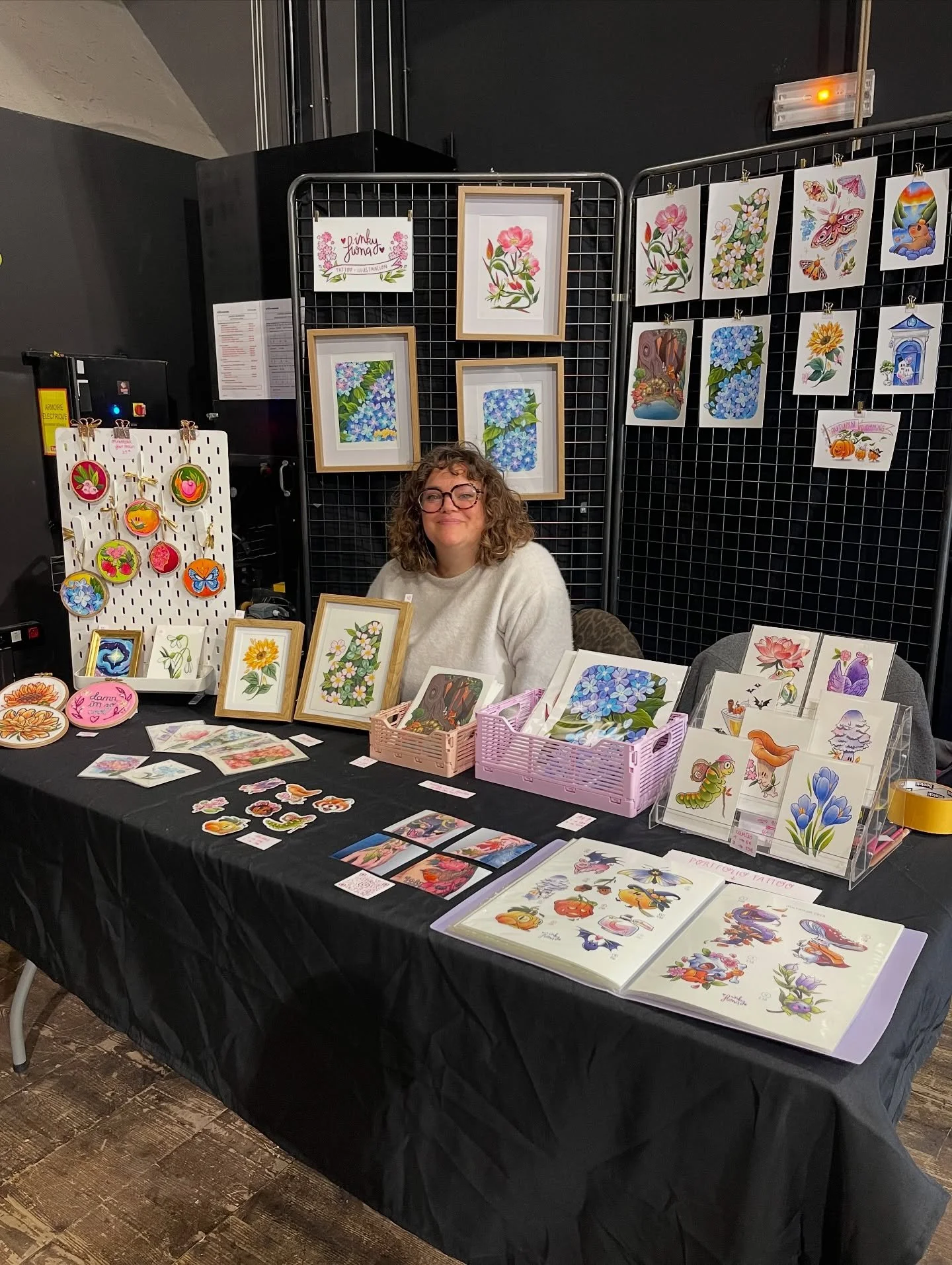 Les puces de l&rsquo;illu ✨

J&rsquo;y allais hyper anxieuse, mini d&eacute;tresse de ne rien vendre et au final vous avez &eacute;t&eacute; grave au rdv. Vous avez &eacute;t&eacute; incroyables 😍 

Chaque &eacute;change, chaque sourire, chaque mot 