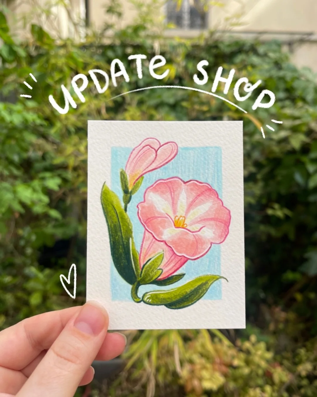 ✨ UPDATE SHOP ✨

Jeudi 14 mai &agrave; 19h30, une trentaine de dessins originaux arrivent sur le shop 💖🌼

Cette fois-ci, pas de prints : chaque illustration est dessin&eacute;e &agrave; la main et n&rsquo;existe qu&rsquo;en un seul exemplaire ✏️ De