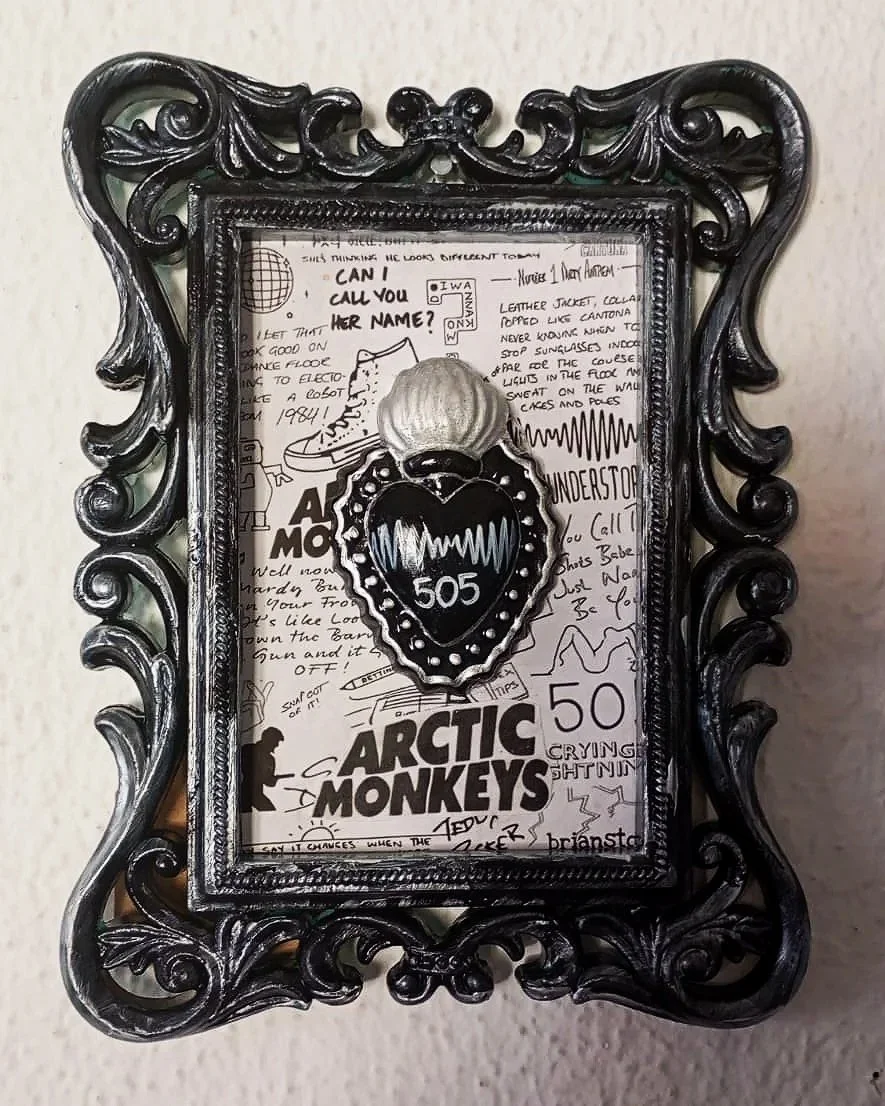 #28 MONKEYS LOVE
22x17cm
SOLD OUT