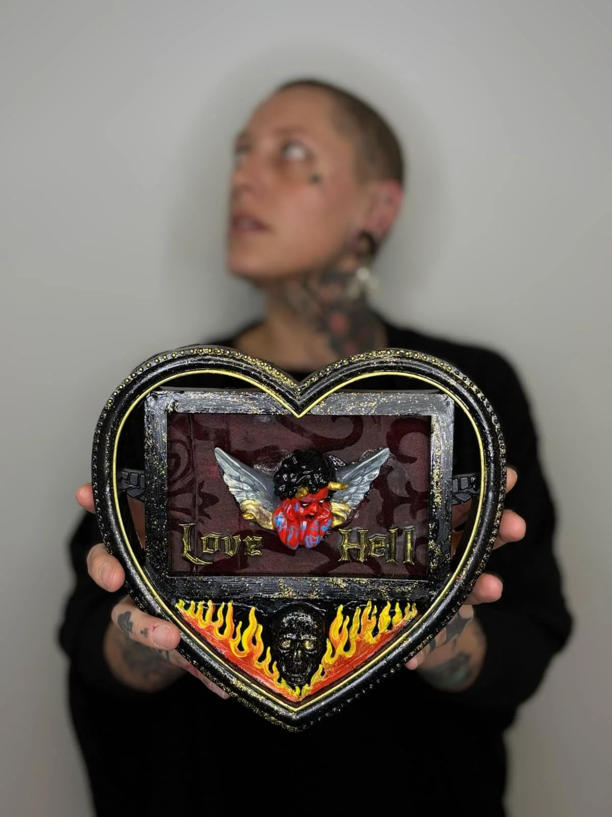 LOVE HELL
21x21cm
25€