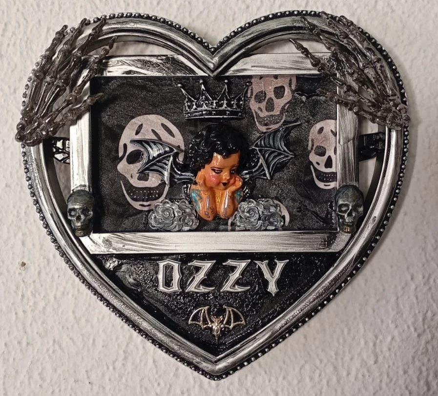 OZZY
21x21cm
25€