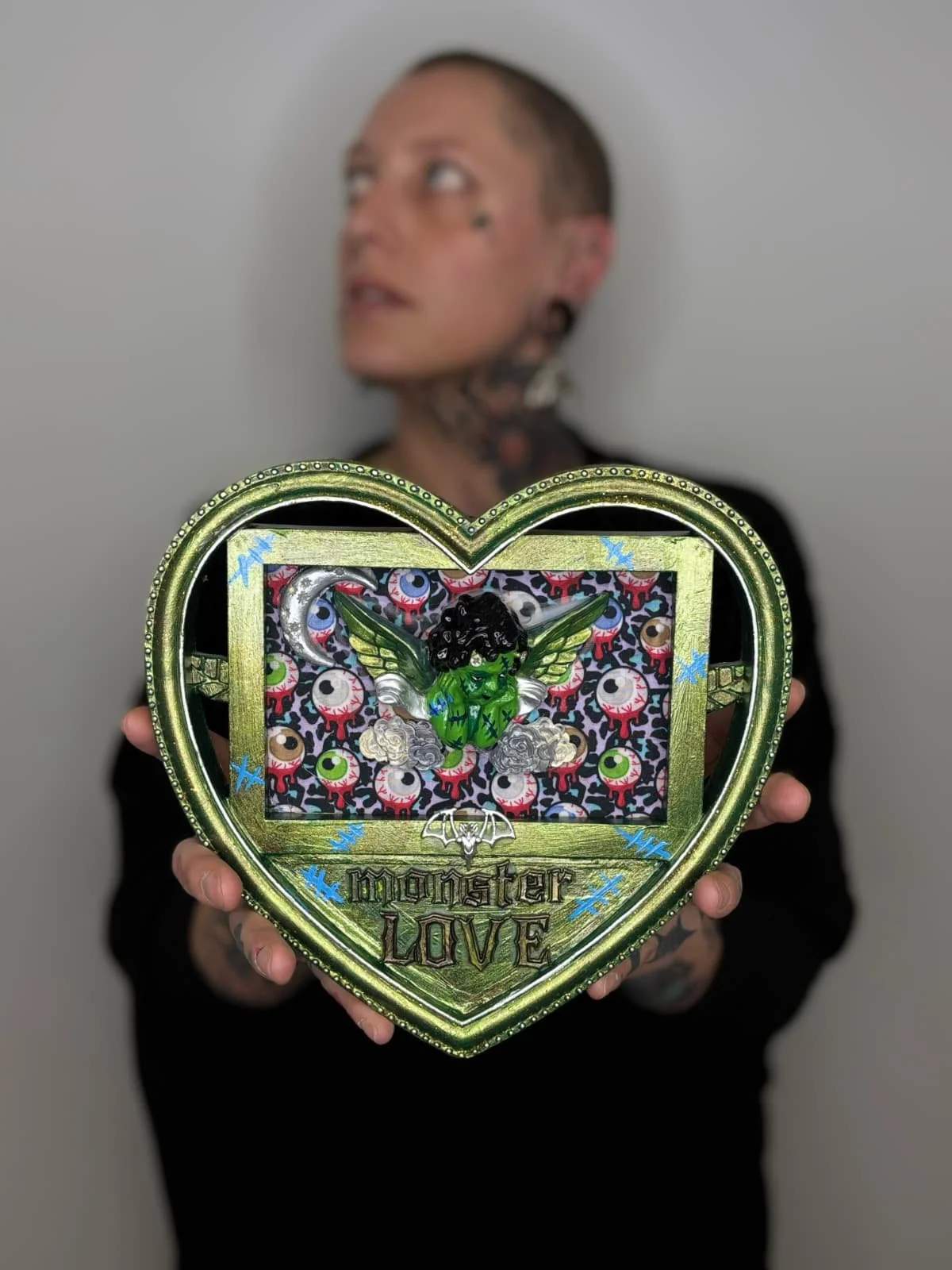 MONSTER LOVE
21x21cm
25€