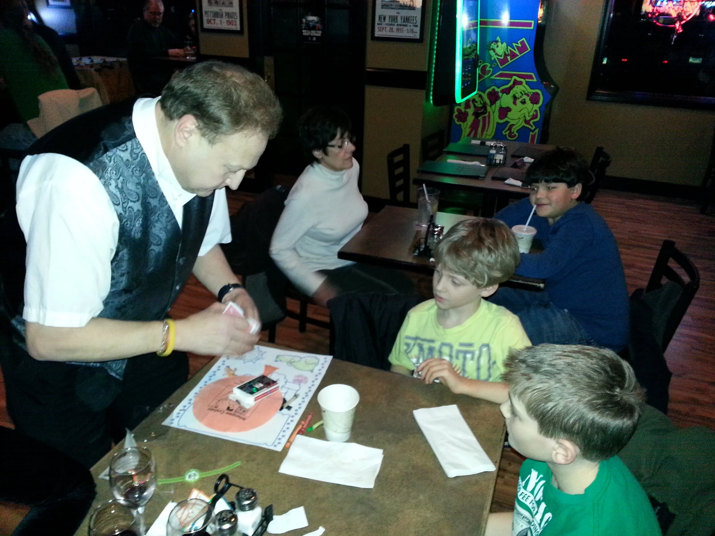 Close-up Strolling Magic