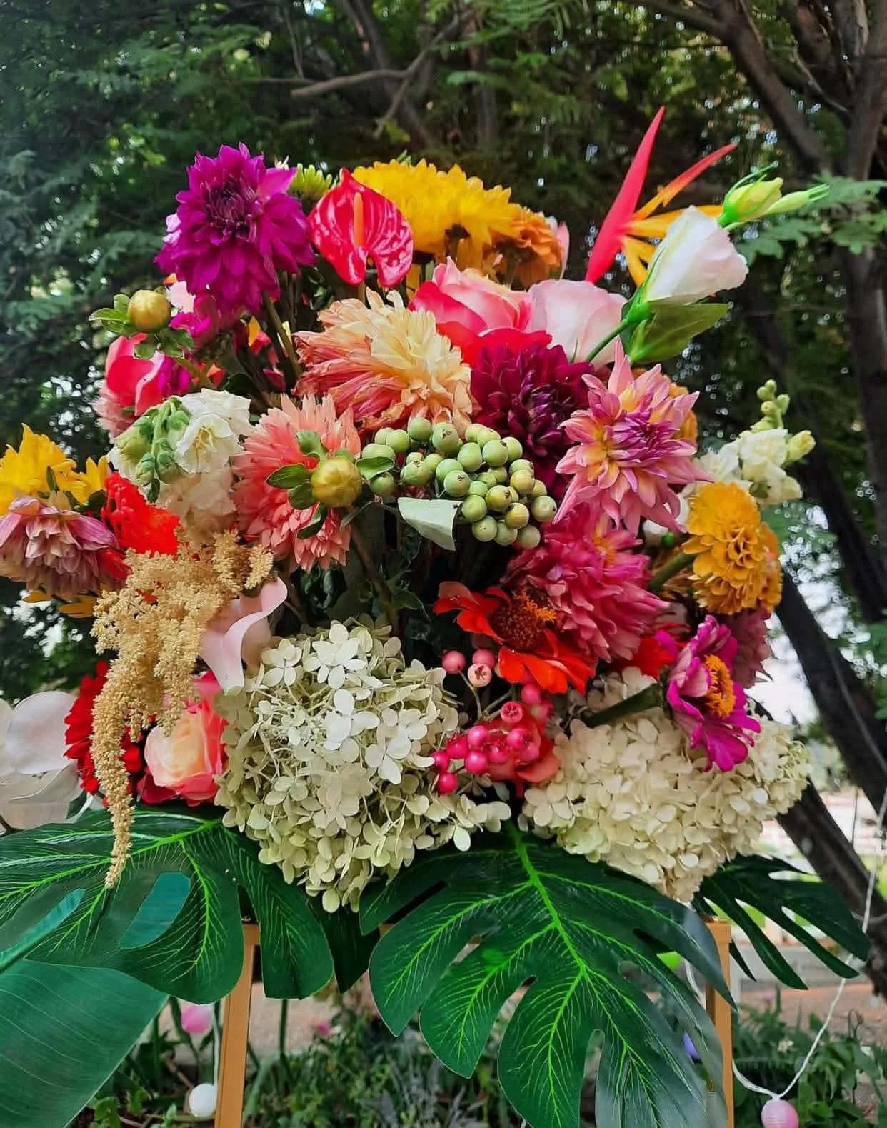 Flower bouquet tropical.jpg