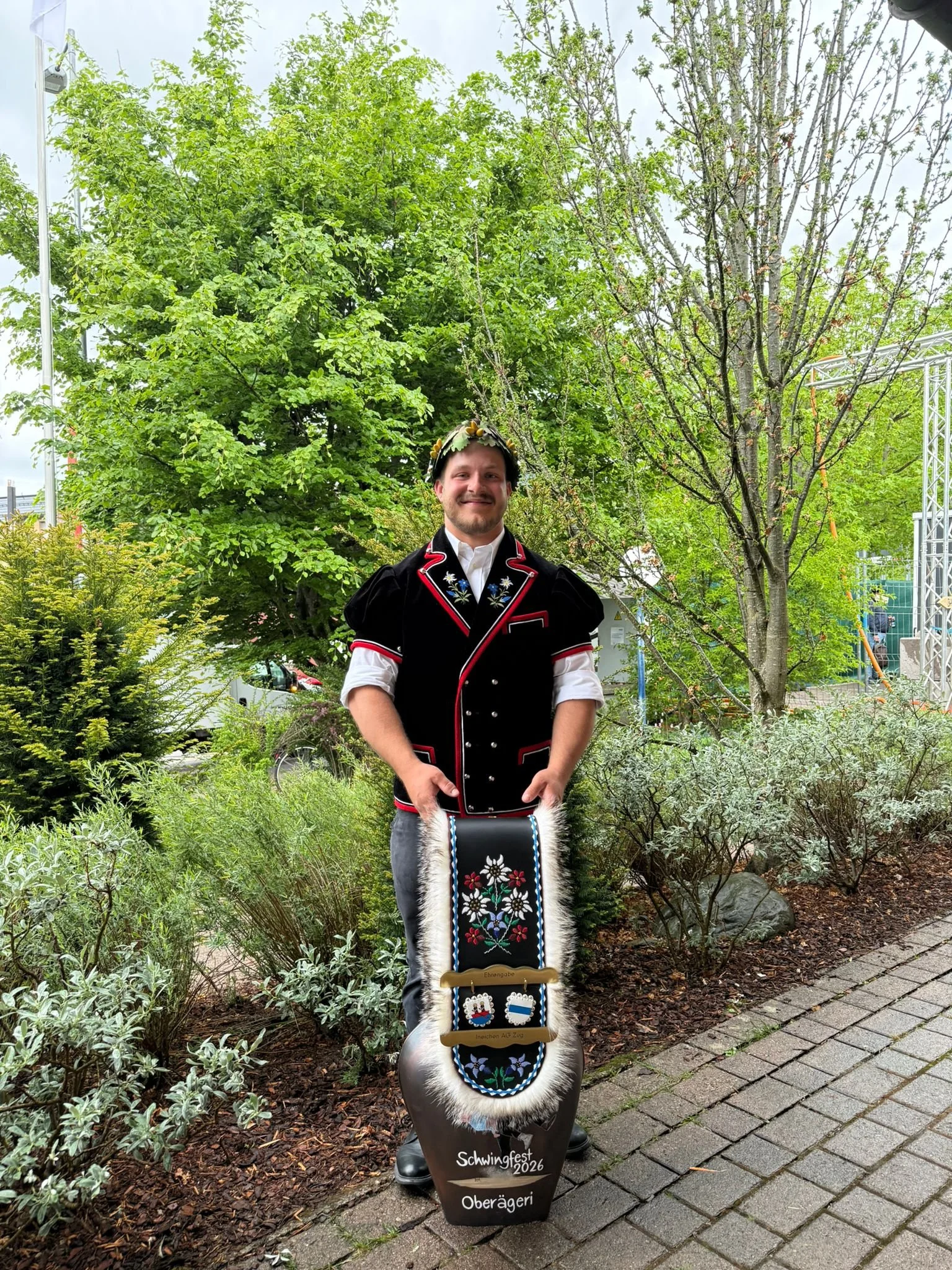 Roger Betschart mit Gabe.jpeg
