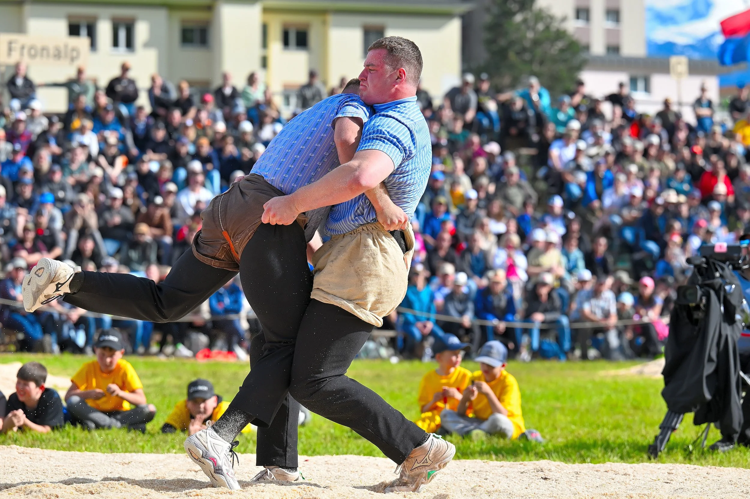 17. Mai 2026 102. Schwyzer Schwing- und Älplerfest Brunnen (SZ) (6).JPG