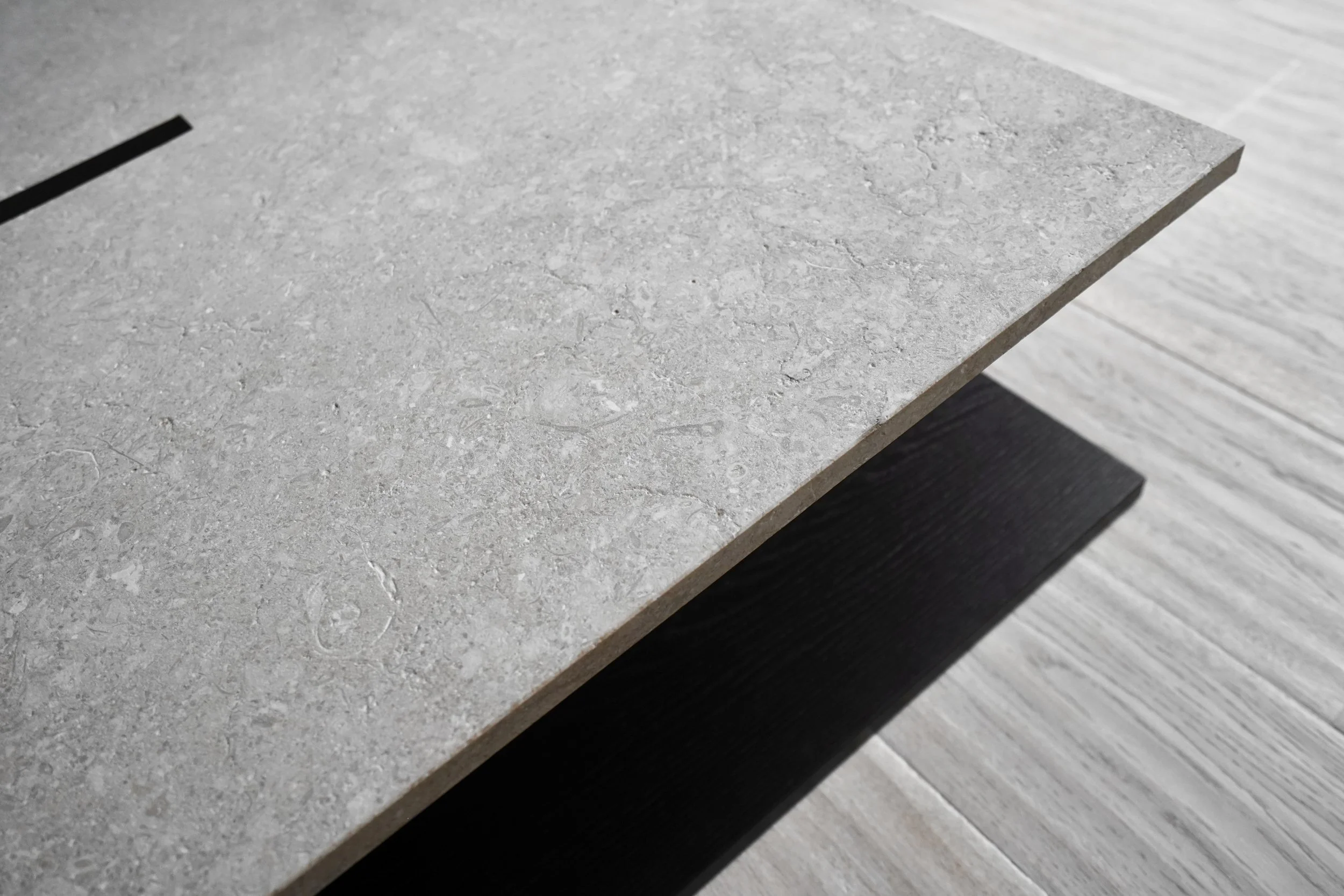 Couchtisch-stein-holz-hochwertiges-design.JPG